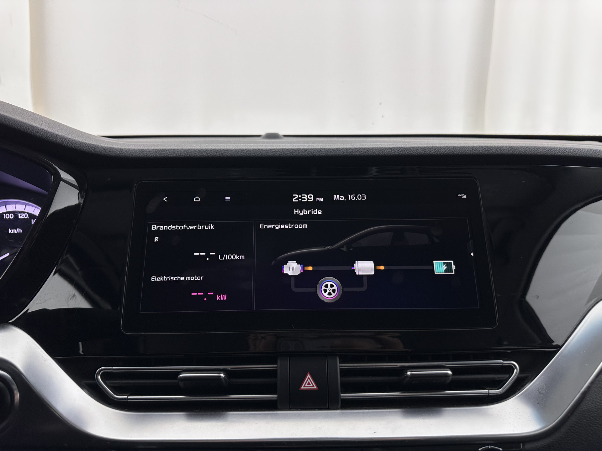 Kia Niro 1.6 GDi Hybrid Dynamic Plus Line (INCL-BTW) Aut. *LEATHER | FULL-LED | ADAPTIVE-CRUISE | BLINDSPOT | HEATED-COMFORTSEATS | CAMERA | KEYLESS | NAVI-FULLMAP | AMBIENTLIGHT | LANE-ASSIST | TOWBAR | 16''ALU*