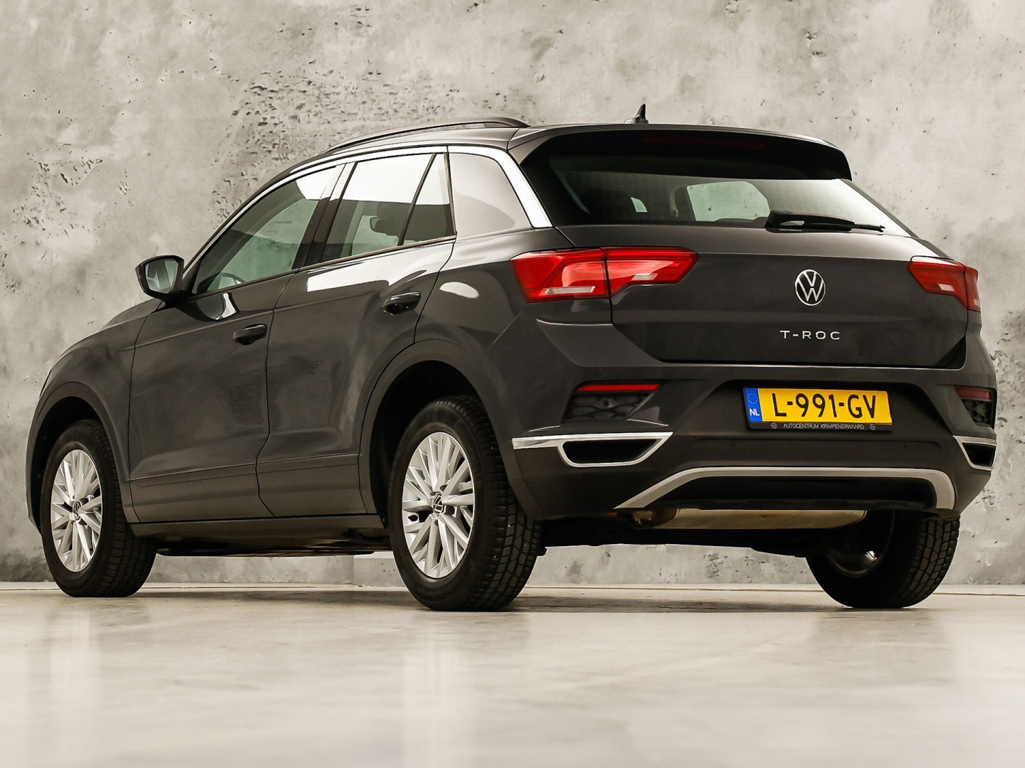 Volkswagen T-Roc 1.0 TSI Sport (APPLE CARPLAY, 1e EIGENAAR, GROOT NAVI, LM VELGEN, SPORTSTOELEN, PARKEERSENSOREN, ADAPTIVE CRUISE, NIEUWSTAAT)