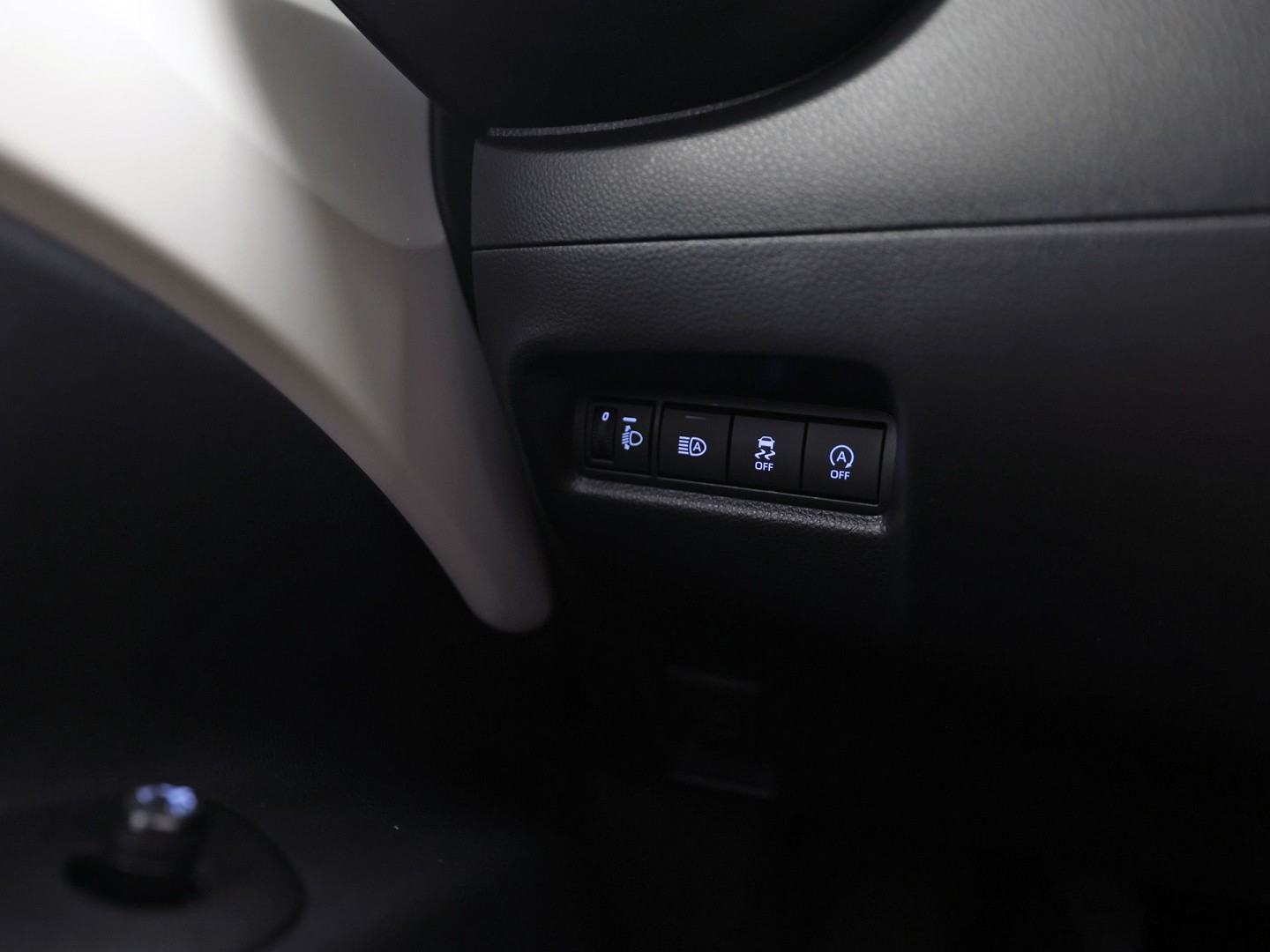Toyota Aygo 1.0 VVT-i MT Play (APPLE CARPLAY, NAVIGATIE, ADAPTIVE CRUISE, SPORTSTOELEN, LANE ASSIST, CAMERA, NIEUWSTAAT)