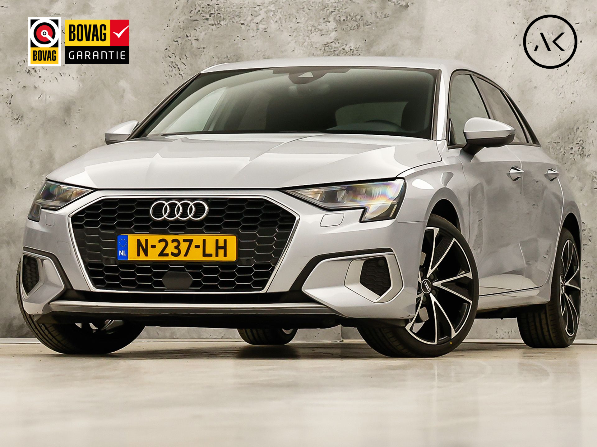 Audi A3 Sportback 30 TFSI Sport (APPLE CARPLAY, GROOT NAVI, CAMERA, ELEK STOEL, ADAPTIVE CRUISE, STOELVERWARMING, SPORTSTOELEN, GETINT GLAS, KEYLESS START, NIEUWSTAAT)