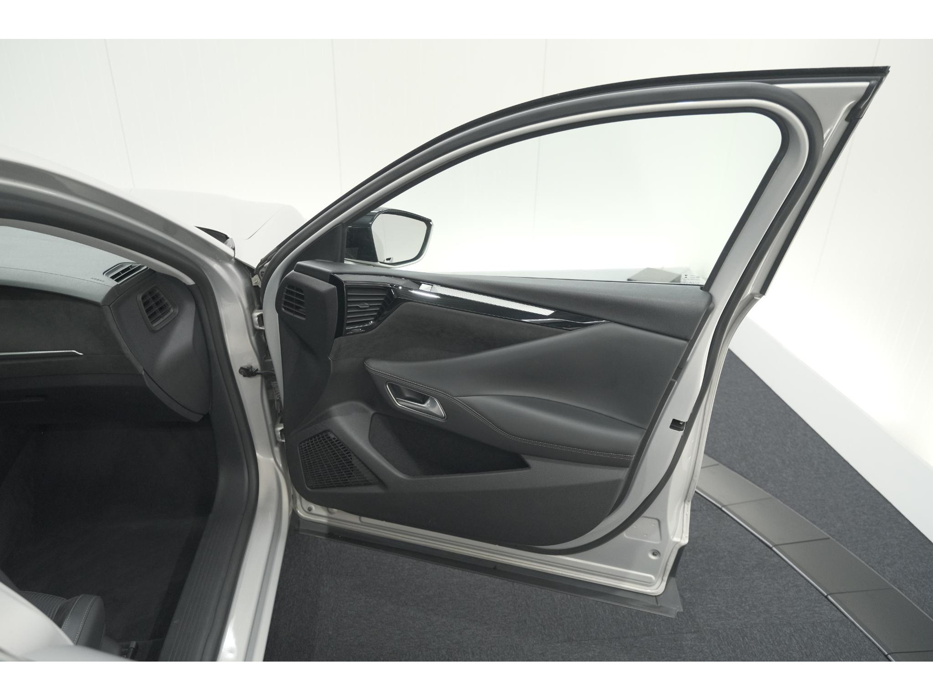 DS 4 PureTech 130 EAT8 Performance Line | Camera | Apple Carplay | Alcantara® bekleding | Parkeersensensoren