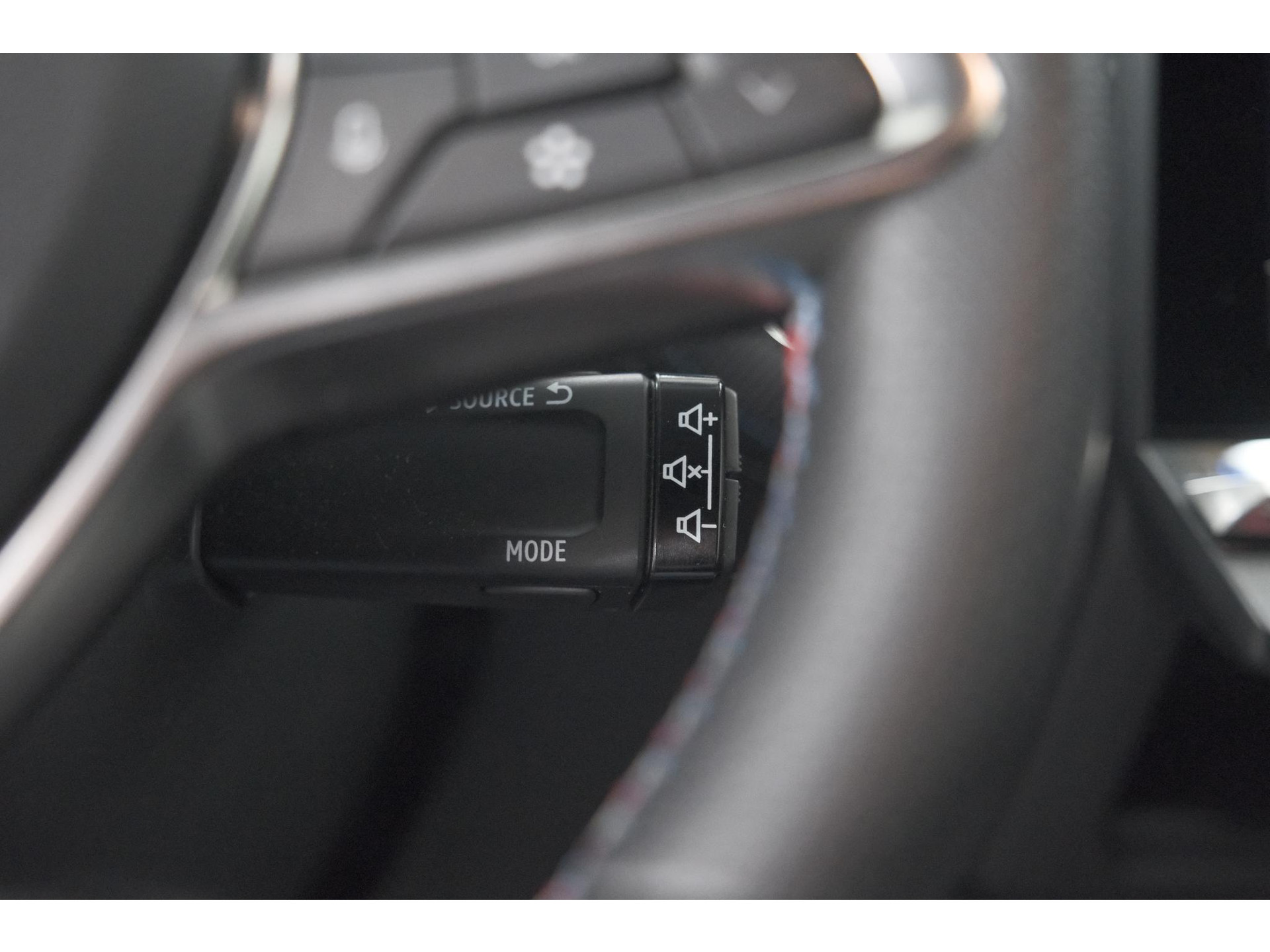 Renault Captur 1.8 E-Tech full hybrid 160 esprit Alpine | 360 Camera | Adaptieve Cruise Control | Dodehoekdetectie | Stuurwielverwarming