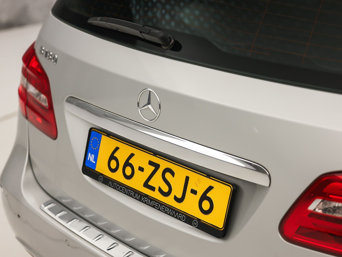 Mercedes-Benz B-Klasse 180 Sport Automaat (PANORAMADAK, GROOT NAVI, CLIMATE, SPORTSTOELEN, LEDER, XENON, CRUISE, NIEUWE APK, NIEUWSTAAT)