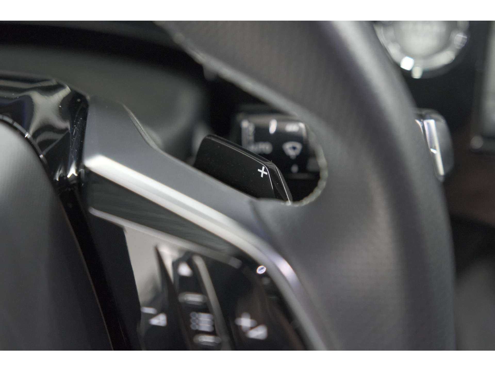Peugeot 3008 1.2 Hybrid 136 GT | Panoramadak | FOCAL Audio | Alcantara Executive Pakket | 360 Camera | Adaptieve Cruise Control