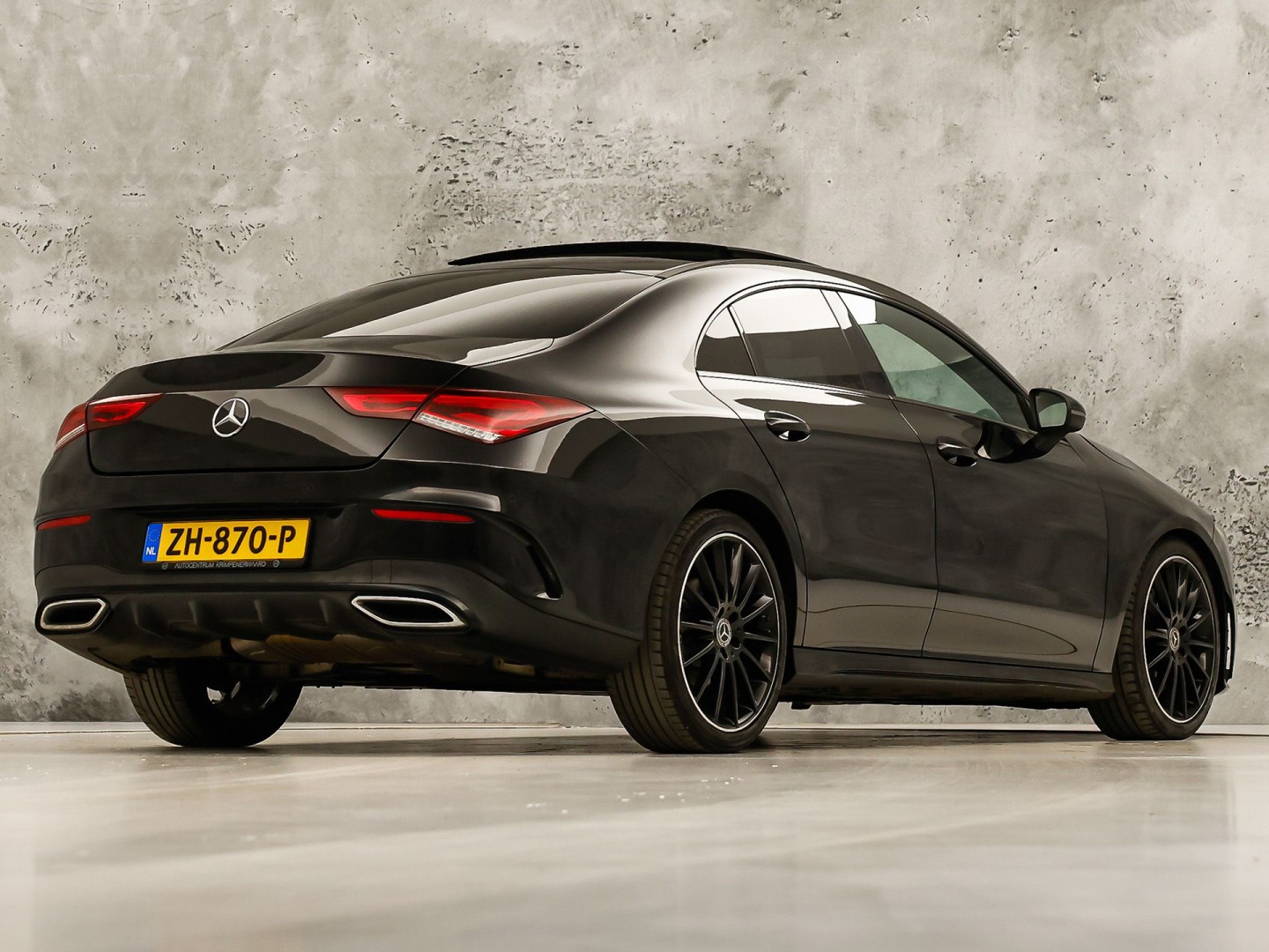 Mercedes-Benz CLA-Klasse 200 AMG Sport 163Pk Automaat (PANORAMADAK, GROOT NAVI, LEDER, CAMERA, SPORTSTOELEN, GETINT GLAS, STOELVERWARMING, NIEUWSTAAT)