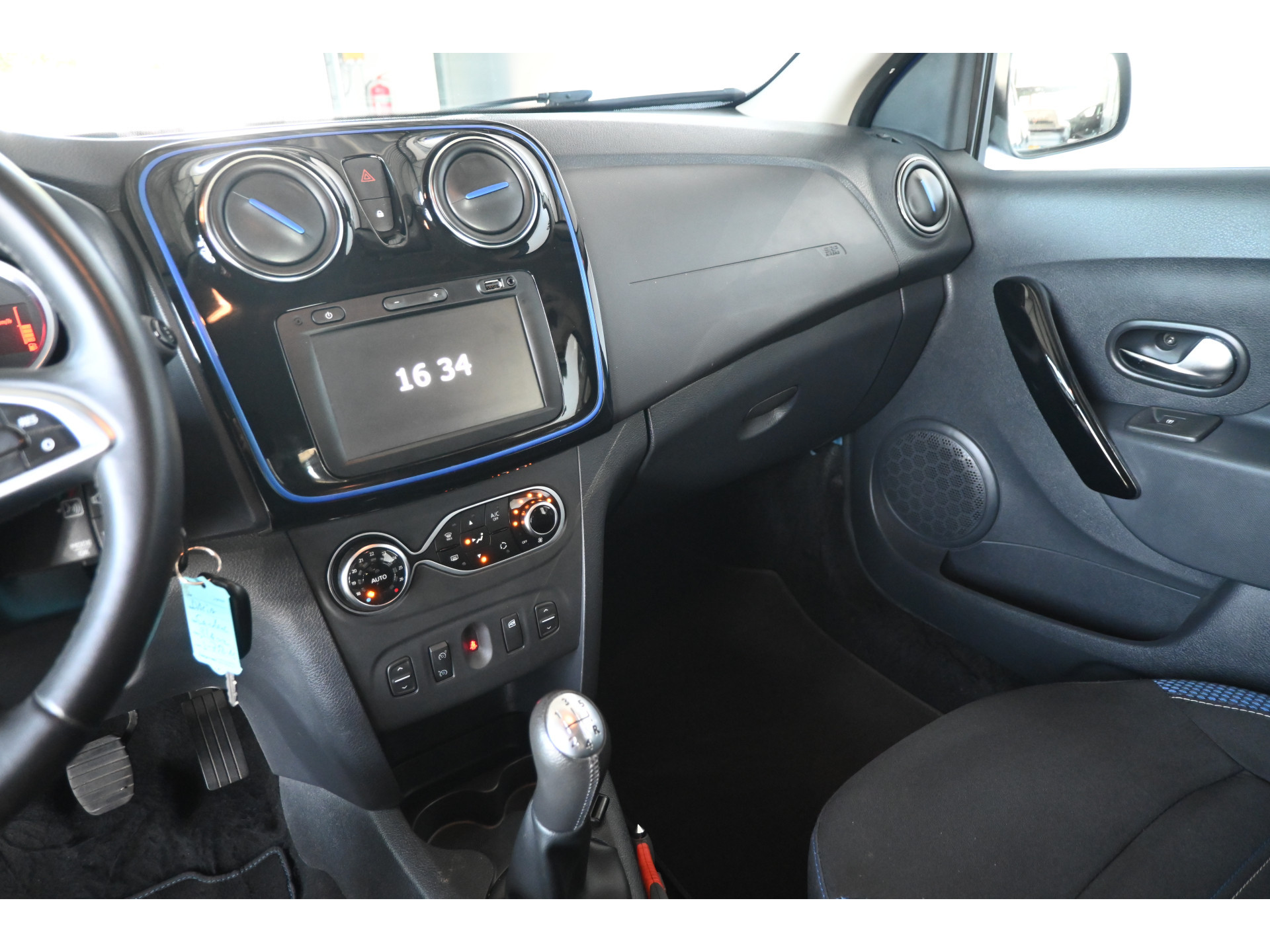 Dacia Sandero 1.0 TCe Stepway Serie Limitee 15th Anniv. Clima Navigatie Goed Onderhouden! Inruil Mogelijk!
