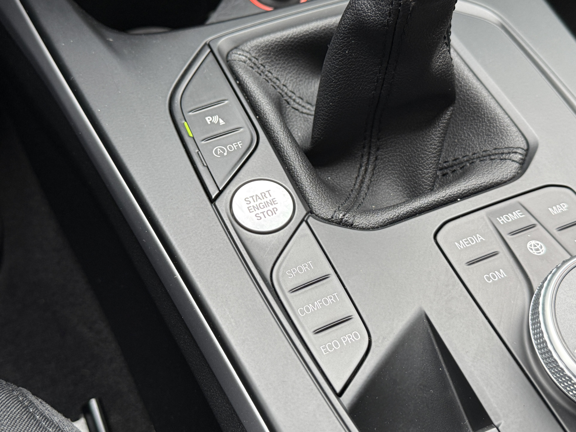 BMW 1-serie 116i Business Edition | Zwarte grill | Apple Carplay | DAB+ | PDC V+A