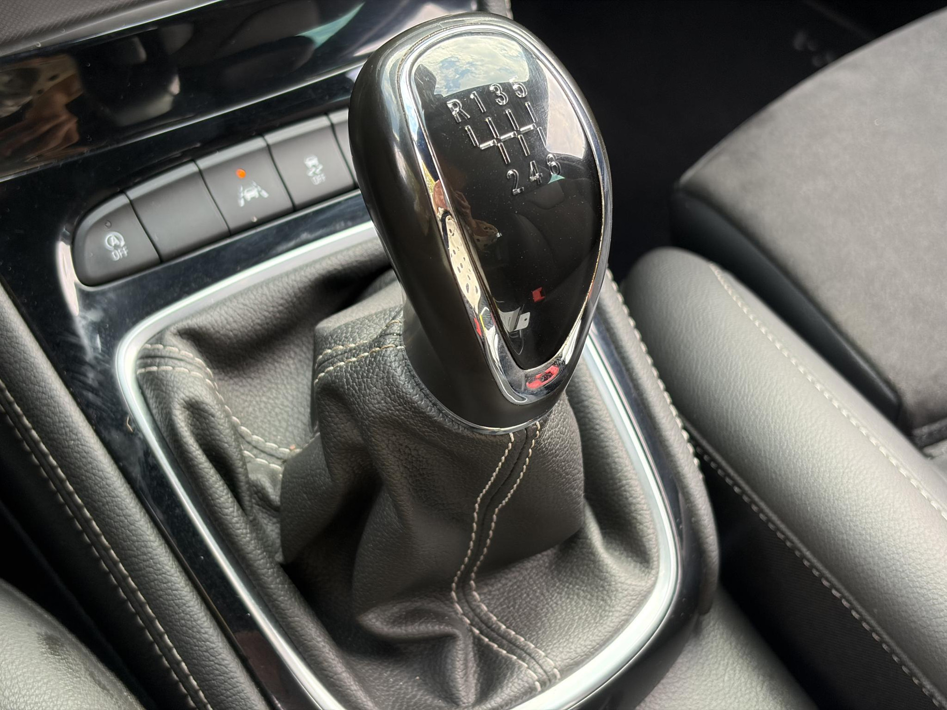 Opel Astra Sports Tourer 1.2 Ultimate ✓146pk✓Carplay✓Camera✓Stoelverw✓Stuurverw✓Keyless✓Pdc V+A✓Alcantara-Leder✓Clima✓Cruise✓6 Bak✓Rijstrooksensor✓Dodehoeksensor✓17''Lm velgen✓N.A.P✓Apk tot 11-2028