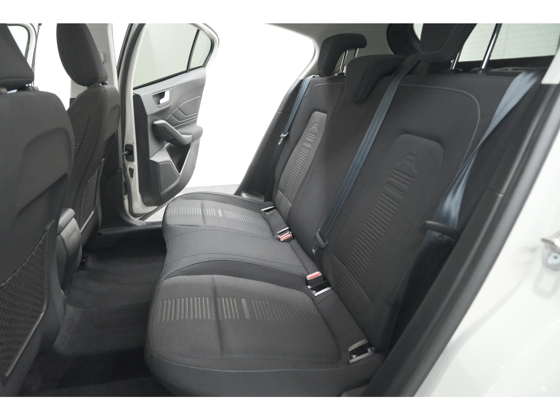 Ford Focus 1.5 EcoBoost Active Business | Lage Kilometerstand | Navigatie | Parkeersensoren | Apple Carplay