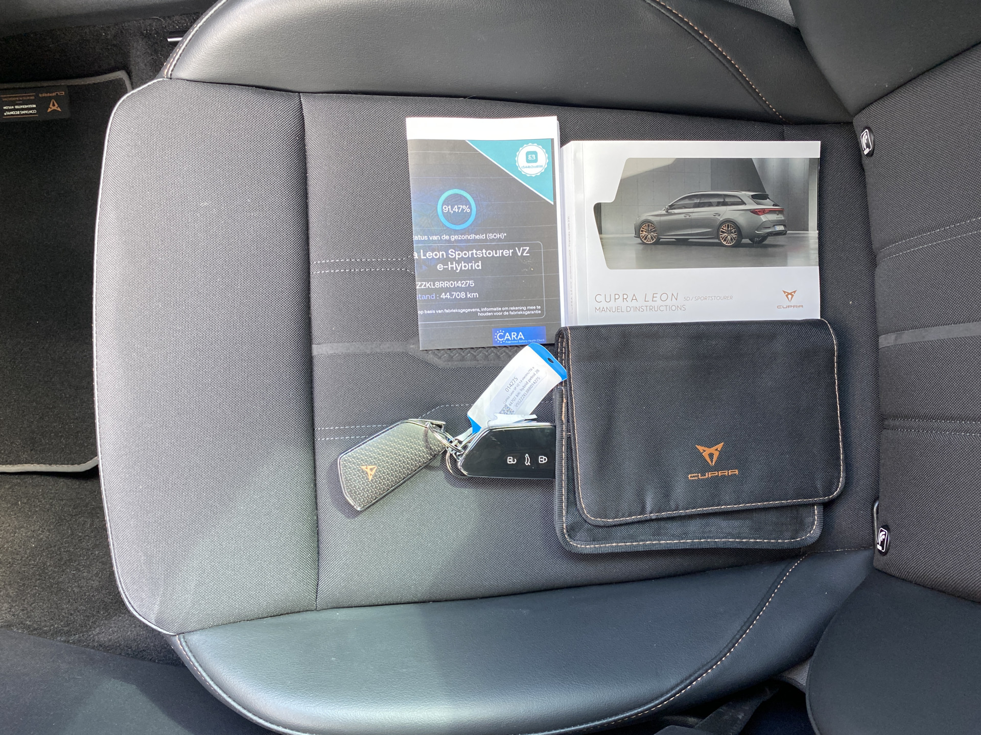 CUPRA Leon Sportstourer 1.4 e-Hybrid VZ Performance 245 pk | 1e eigenaar | dealer onderh. | panoramadak | elektr. a. klep | kuipstoelen