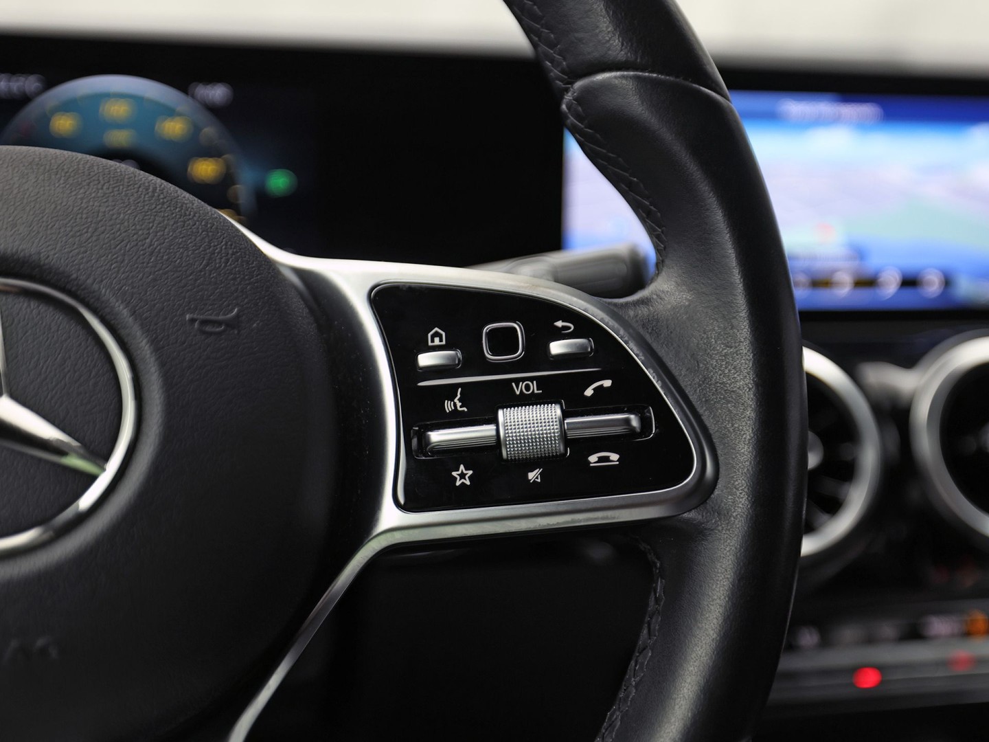 Mercedes-Benz B-Klasse 200 Business Solution Luxury 163Pk Automaat (GROOT NAVI, LEDER, CAMERA, GETINT GLAS, SPORTSTOELEN, STOELVERWARMING, TREKHAAK, NIEUWE APK, NIEUWSTAAT)