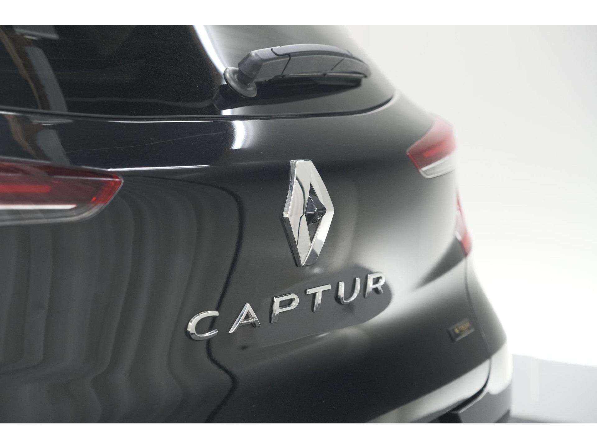 Renault Captur 1.6 E-Tech full hybrid 145 techno | Pack Full Screen | Camera | Navigatie | Allseason Banden