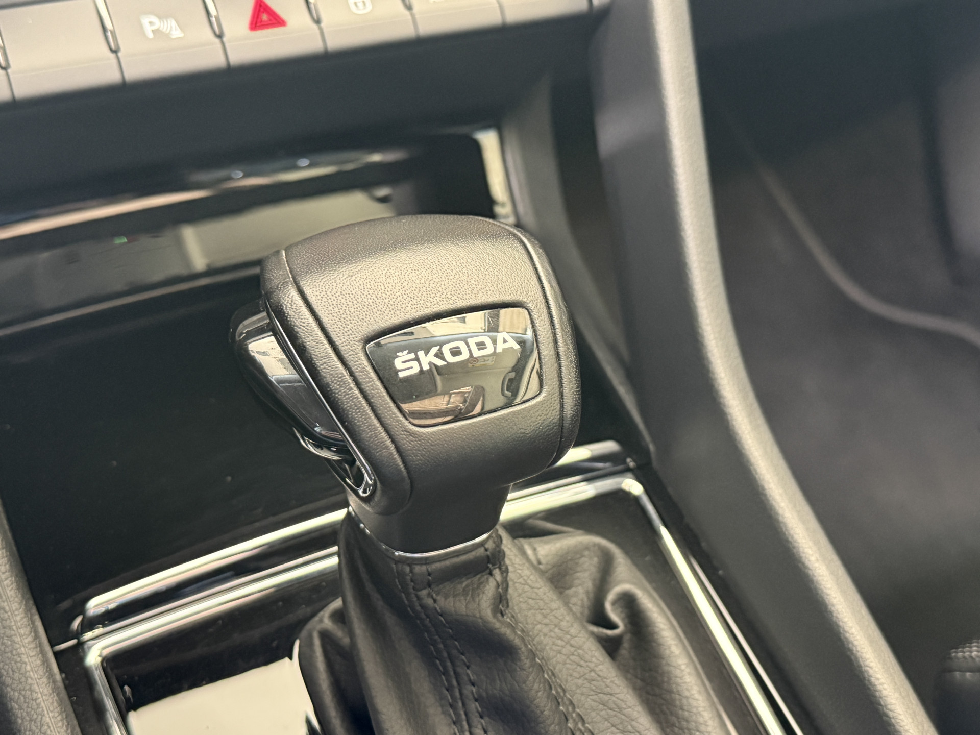 ŠKODA Kodiaq 1.5 TSI Business Edition | Panoramadak | Trekhaak | Apple Carplay | Dakdragers