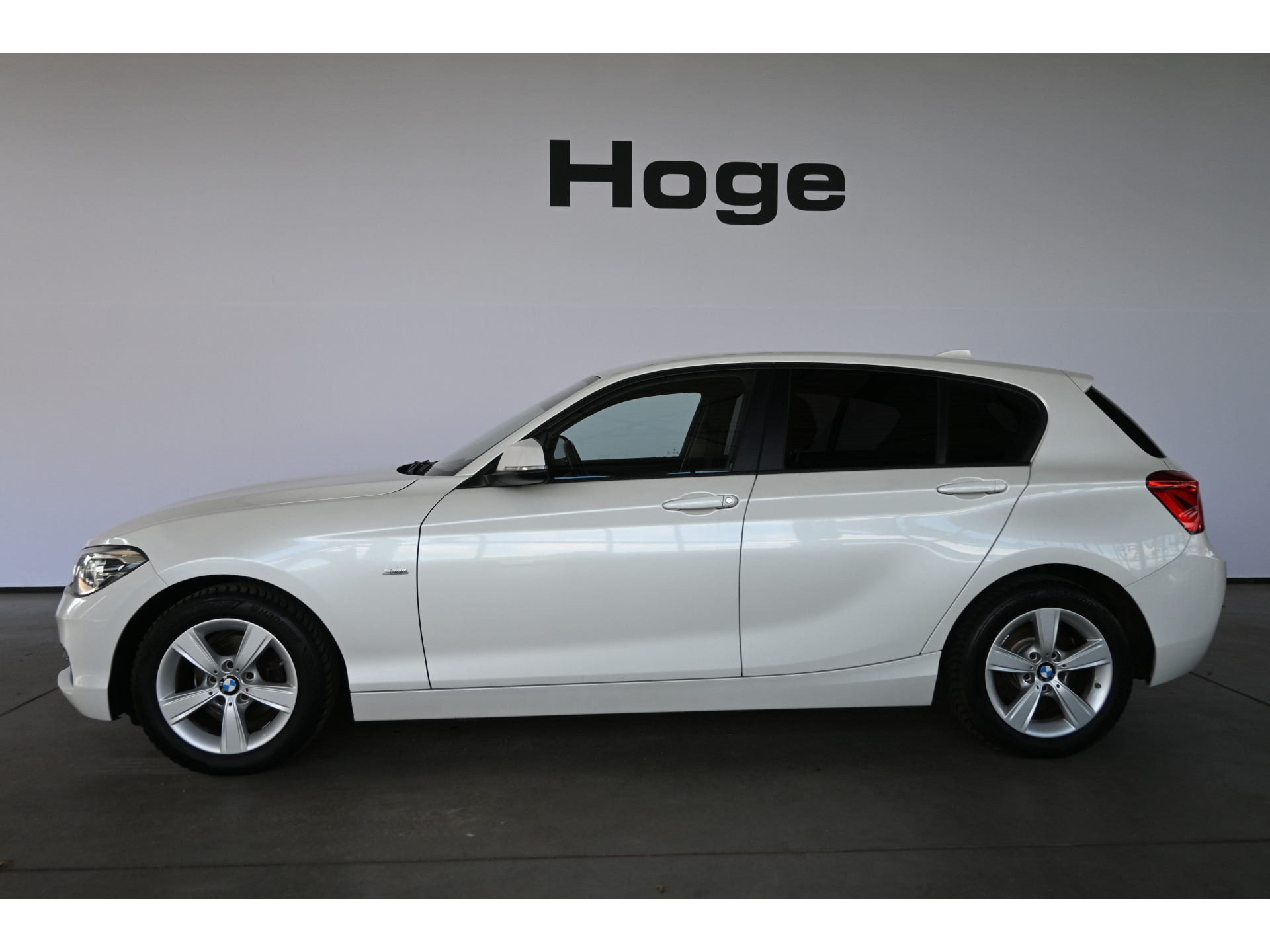 BMW 1-serie 116i Sport Cima Navigatie Pdc Cruise Control LED Stoelverwarming Inruil Mogelijk!