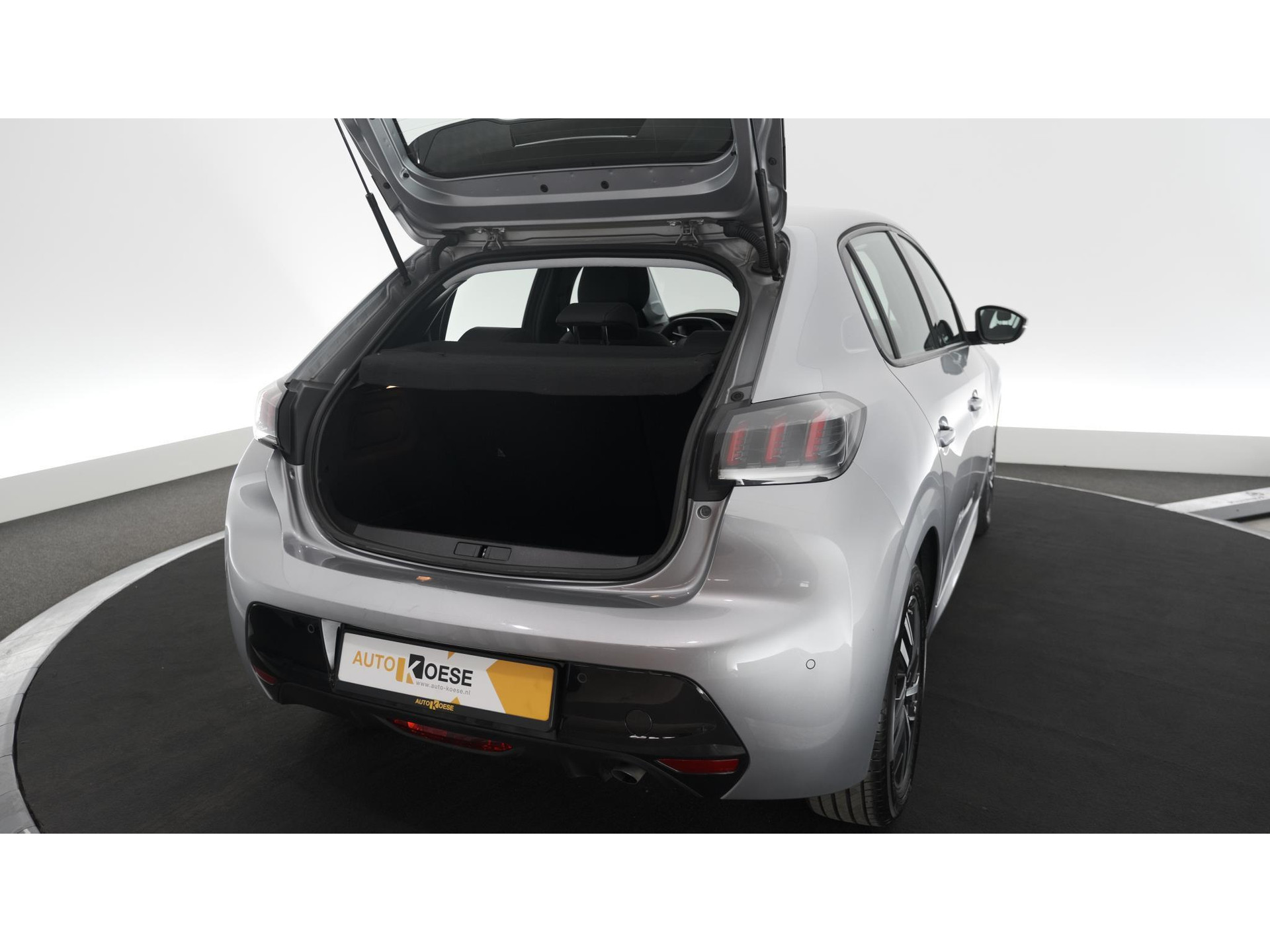 Peugeot 208 PureTech 100 EAT8 Allure | Parkeersensoren | Stoelverwarming | Apple Carplay | Climate Control