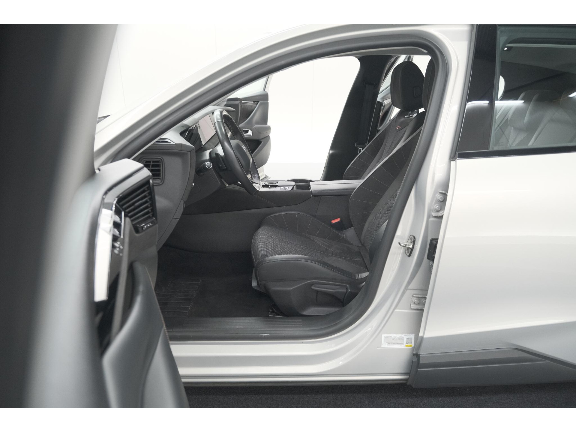 DS 4 PureTech 130 EAT8 Performance Line | Camera | Apple Carplay | Alcantara® bekleding | Parkeersensensoren