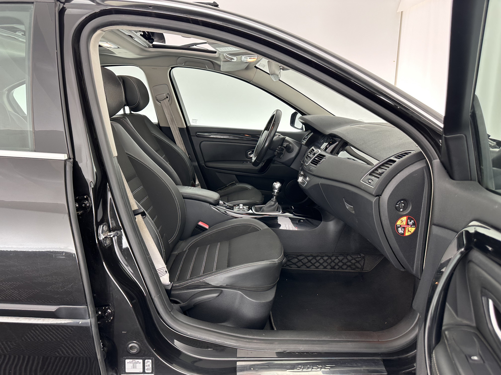 Renault Laguna 2.0 dCi S/S (INCL-BTW) *PANO | LEATHER-MICROFIBRE | BI-XENON | KEYLESS | NAVI-FULLMAP | COMFORT-SEATS | ECC | PDC | CRUISE | TOWBAR | 18''ALU*