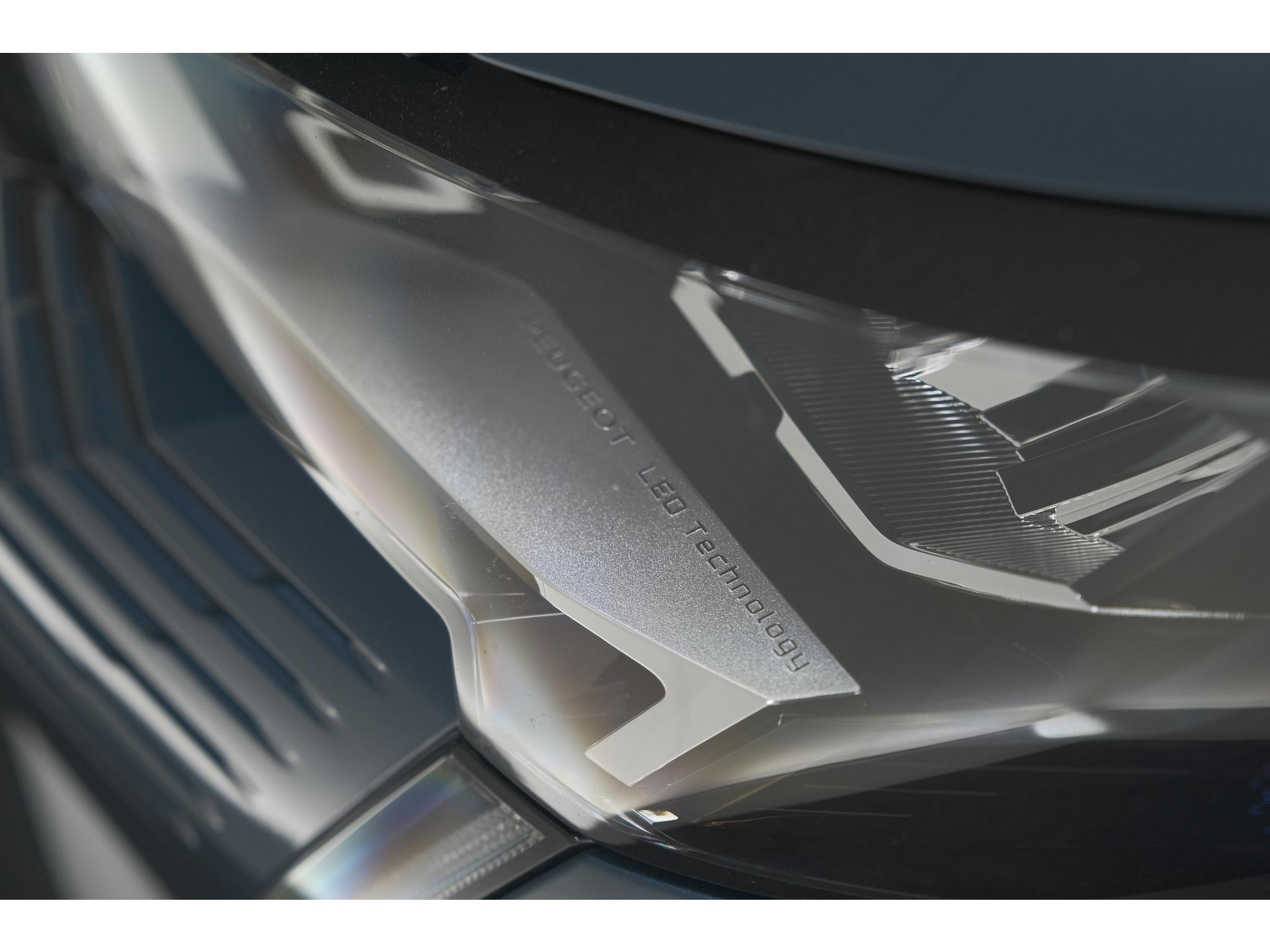 Peugeot 5008 PureTech 130 EAT8 Active Pack | 7 Zitplaatsen | Camera | Navigatie | Apple Carplay | Parkeersensoren