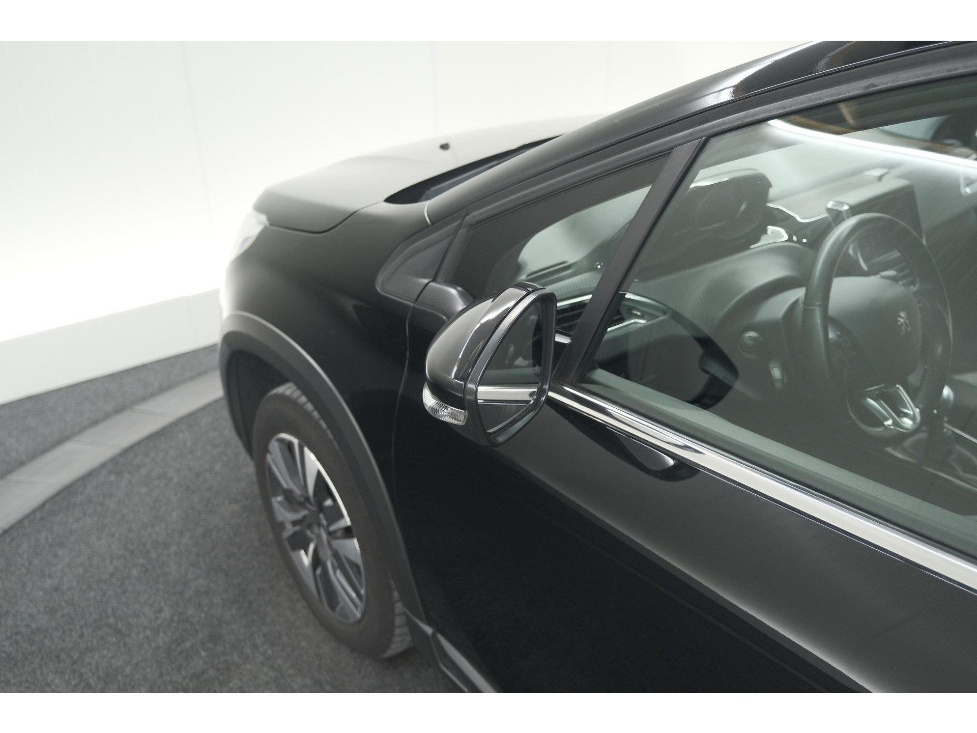 Peugeot 2008 PureTech 110 Allure | Panoramadak | Navigatie | Camera | Parkeersensoren