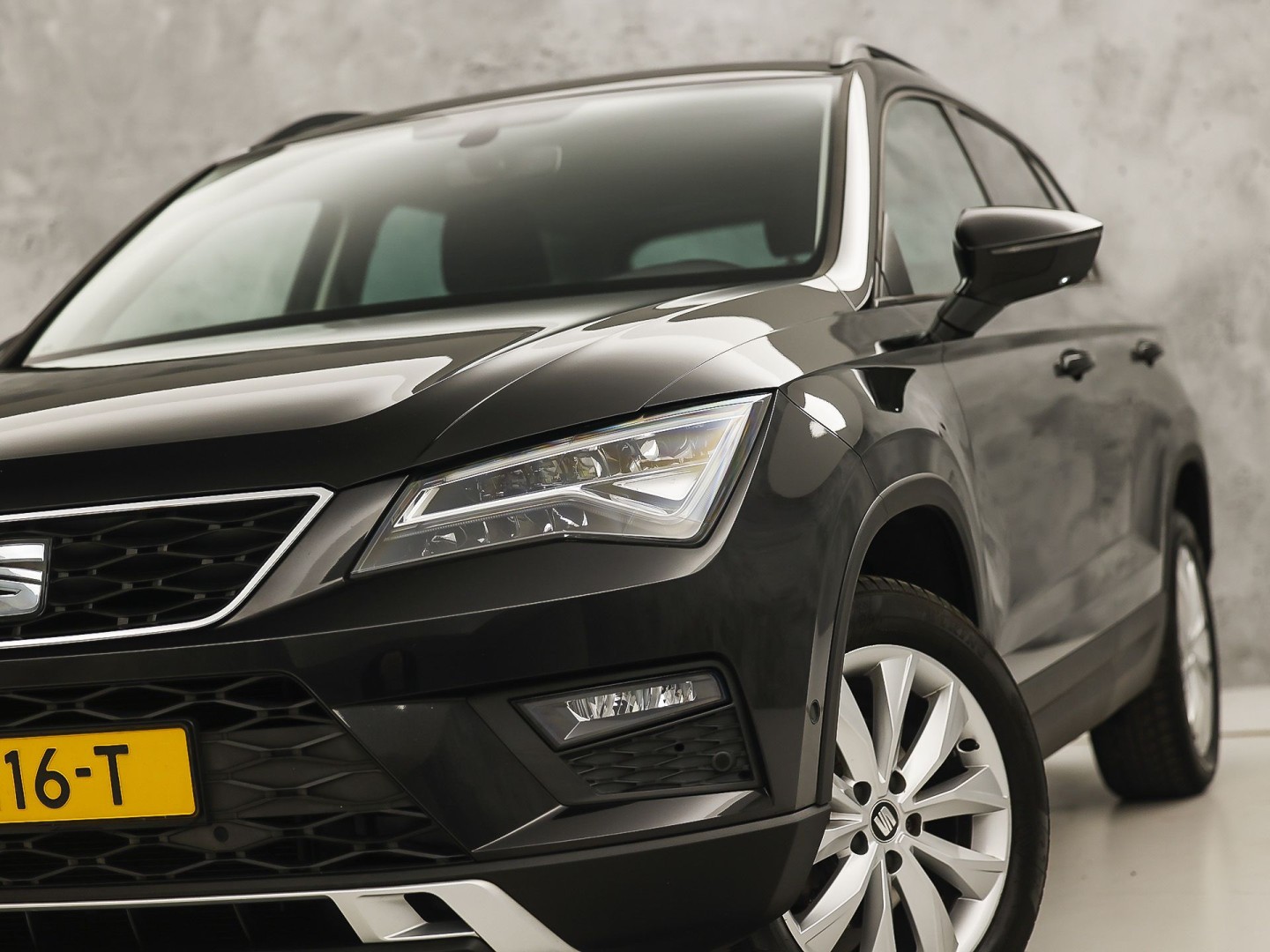 SEAT Ateca 1.0 TSI Sport (GROOT NAVI, APPLE CARPLAY, CAMERA, GETINT GLAS, LM VELGEN, CLIMATE, AUTOMATISCH INPARKEREN, NIEUWE APK)