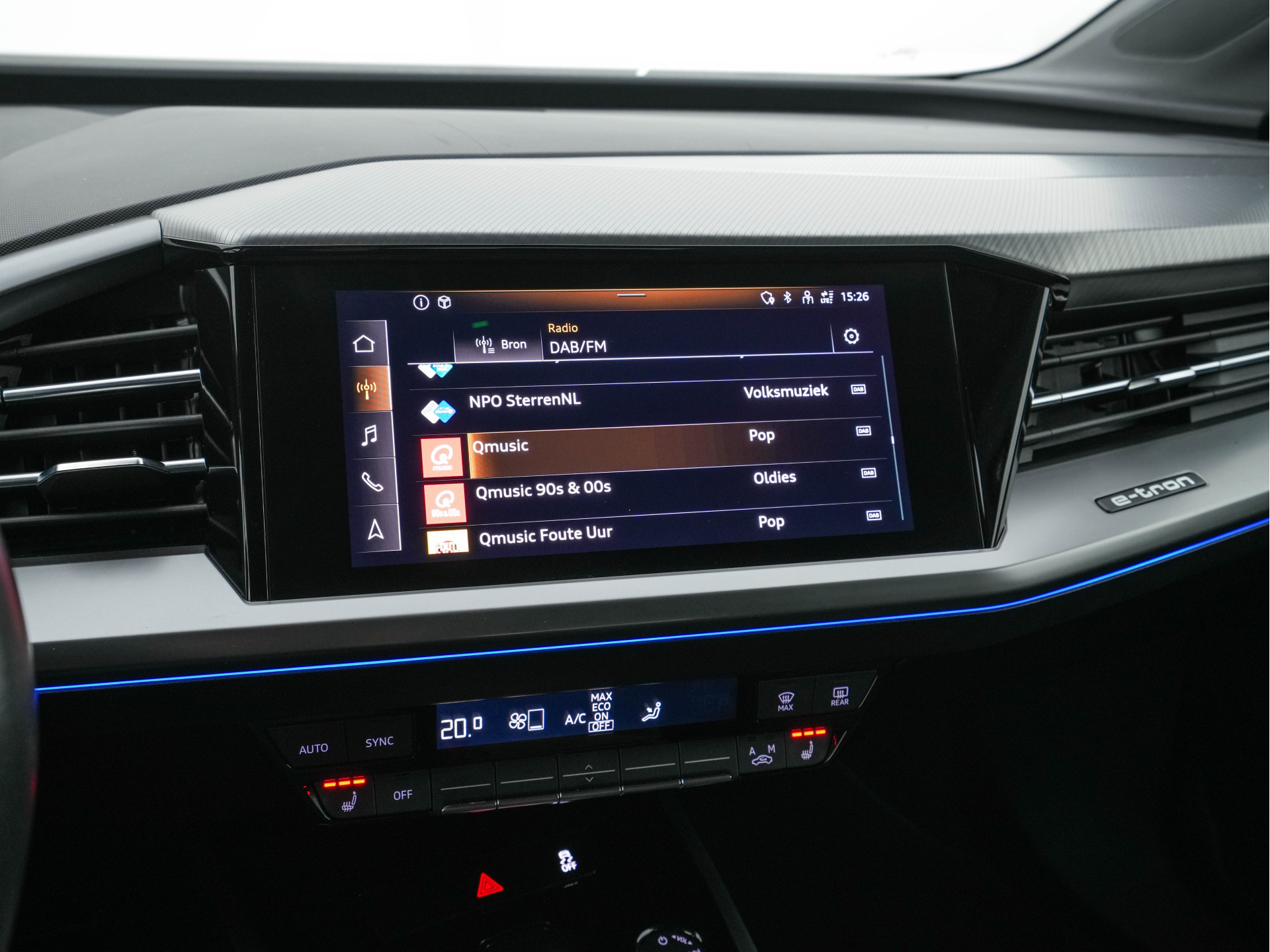 Audi Q4 e-tron 40 Launch edition Advanced Plus 77 kWh (3-Fase-11 kW) {SOH-93%} (INCL-BTW) *HEATPUMP | ADAPT-CRUISE | MATRIX-LED | NAVI-FULLMAP | KEYLESS | CAMERA | DIGI-COCKPIT | DAB | AMBIENT-LIGHT | HEATED-SPORTSEATS | SHIFT-PADDLES | PRIVACY-GLASS | 19