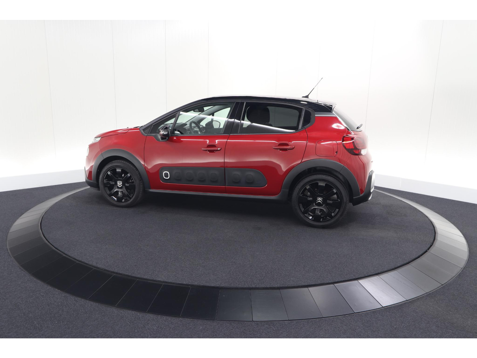 Citroen C3 PureTech 82 S&S Shine | Camera | Apple Carplay | Parkeersensoren | 16 Inch Velgen