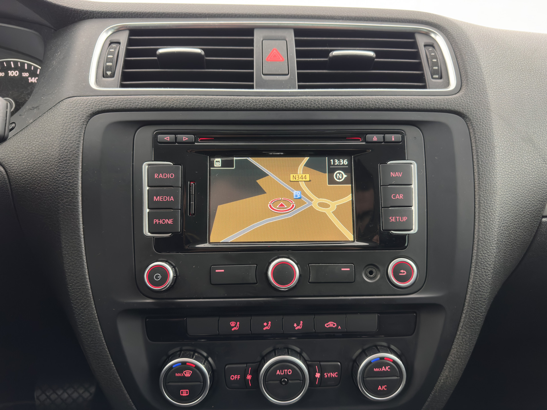 Volkswagen Jetta 1.4 TSI Hybrid Highline Aut. *XENON | NAVI-FULLMAP | COMFORT-SEATS | PRIVACY-GLASS | SHIFT-PADDLES |  ECC | PDC | CRUISE | 17''ALU*