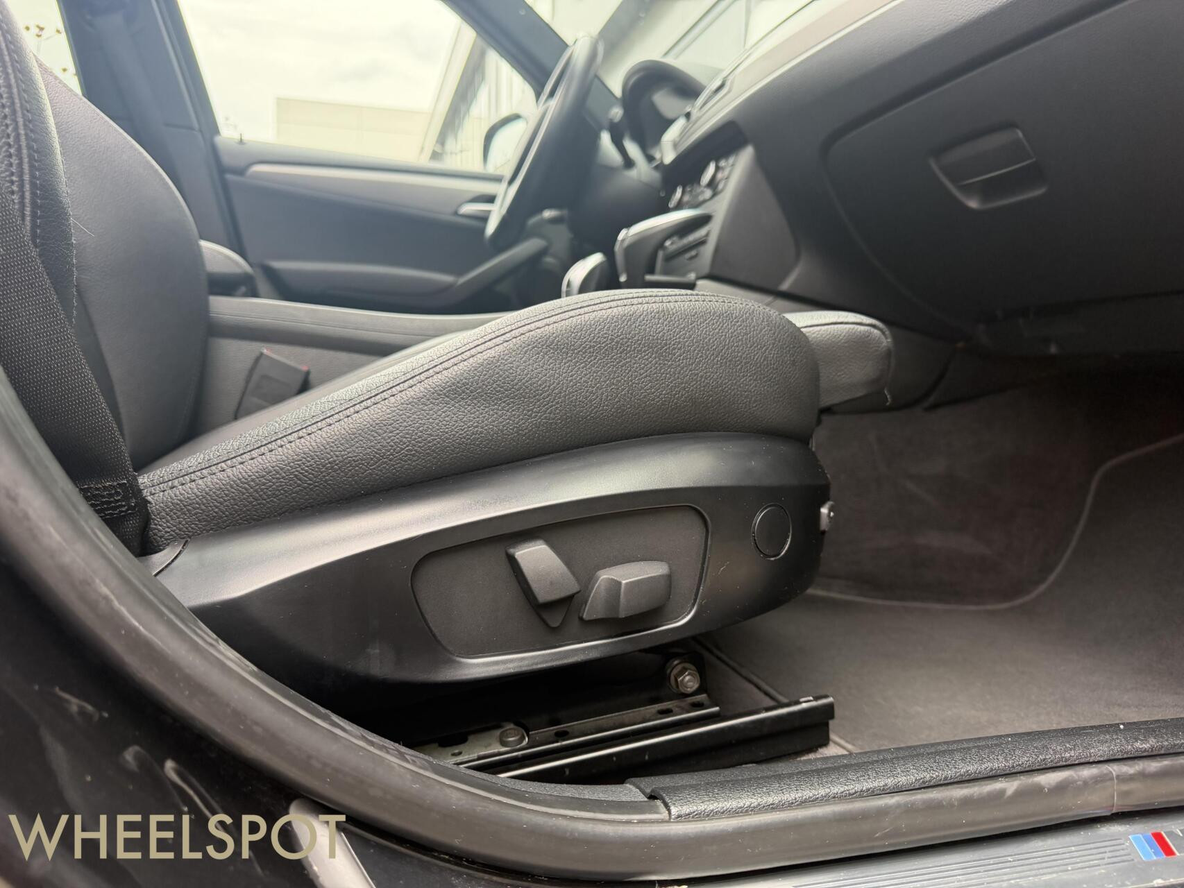 BMW X1 xDrive28i M-Sport|Pano|H&K|Keyless|Memory|Dealer OH