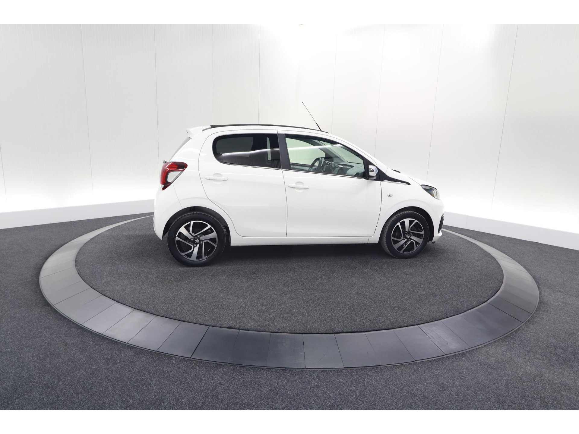 Peugeot 108 1.0 e-VTi Allure TOP! | Elektrisch Vouwdak | Camera | Navigatie | Climate Control