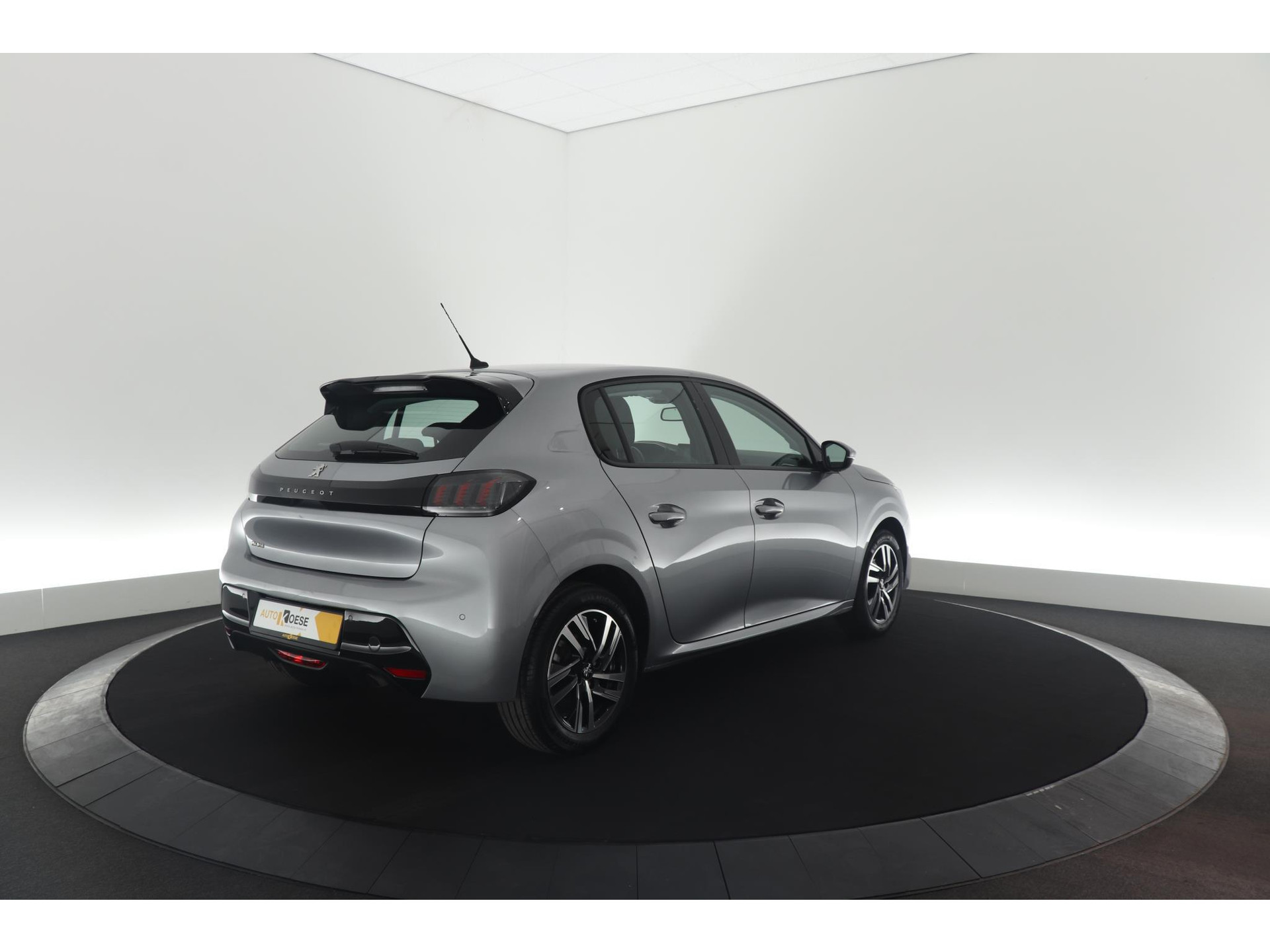 Peugeot 208 PureTech 100 EAT8 Allure | Parkeersensoren | Stoelverwarming | Apple Carplay | Climate Control