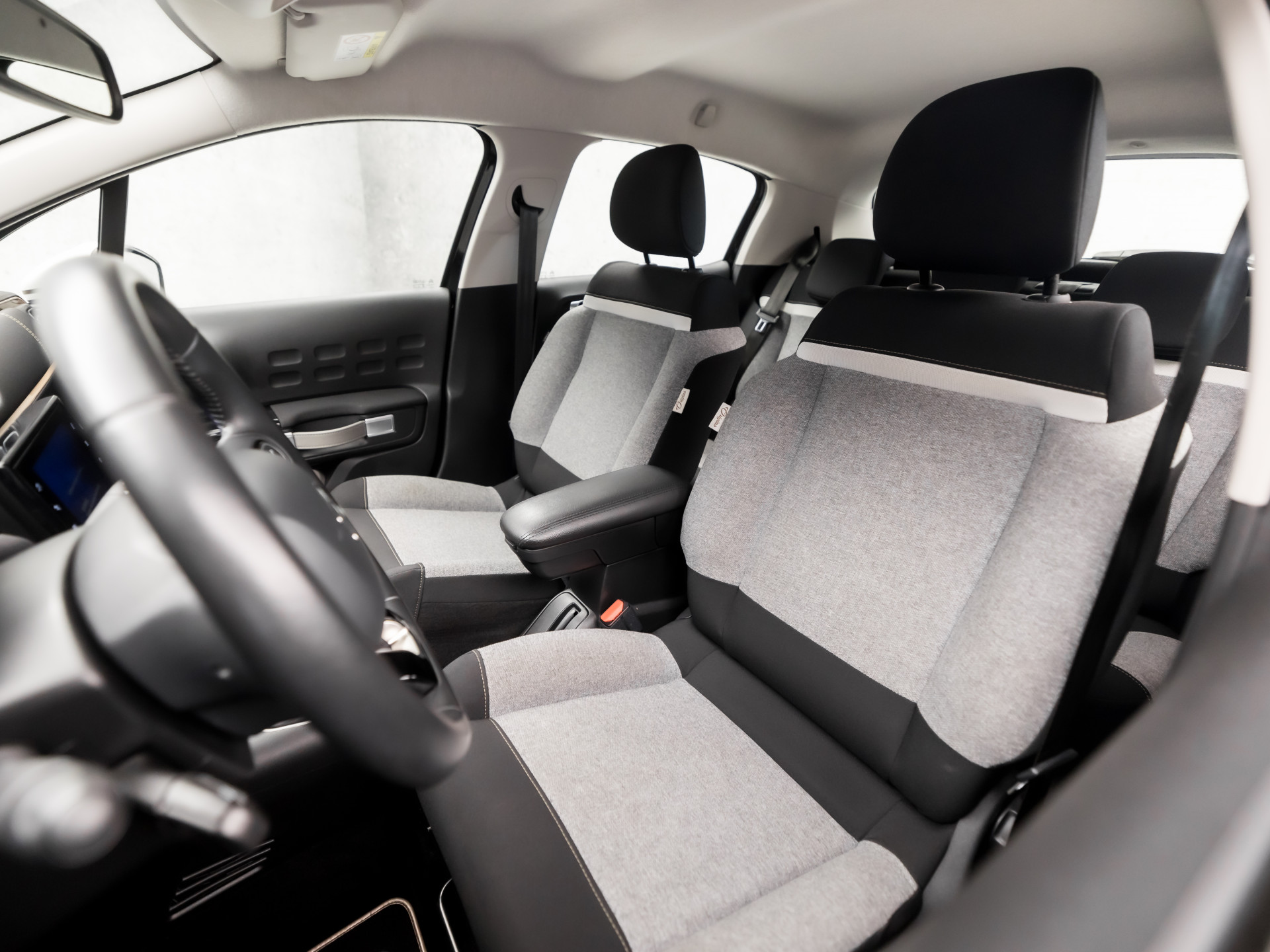 Citroën C3 1.2 PureTech S&S Origins (APPLE CARPLAY, NAVIGATIE, 360 CAMERA, LANE ASSIST, SPORTSTOELEN, LM VELGEN, PARKEERSENSOREN, CRUISE, NIEUWE APK, NIEUWSTAAT)