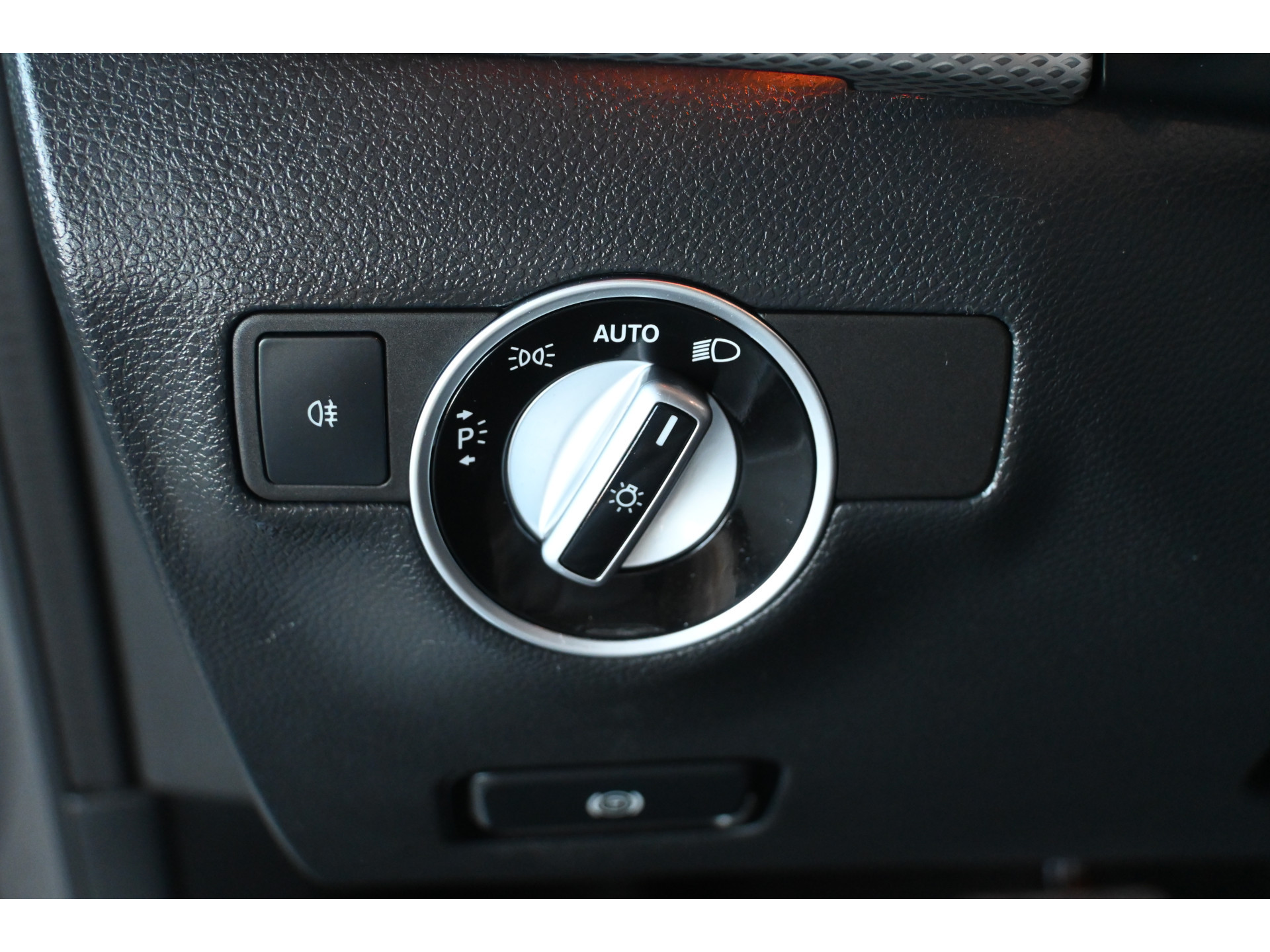 Mercedes-Benz B-klasse 180 Ambition Automaat Clima Navigatie LED Rijklaarprijs! Inruil Mogelijk!
