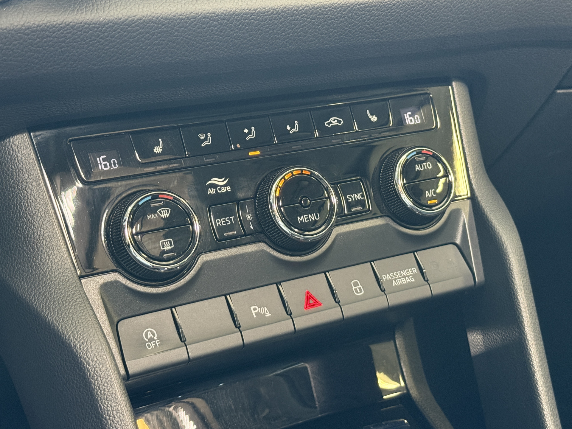 ŠKODA Kodiaq 1.5 TSI Business Edition | Panoramadak | Apple Carplay | Stoelverwarming