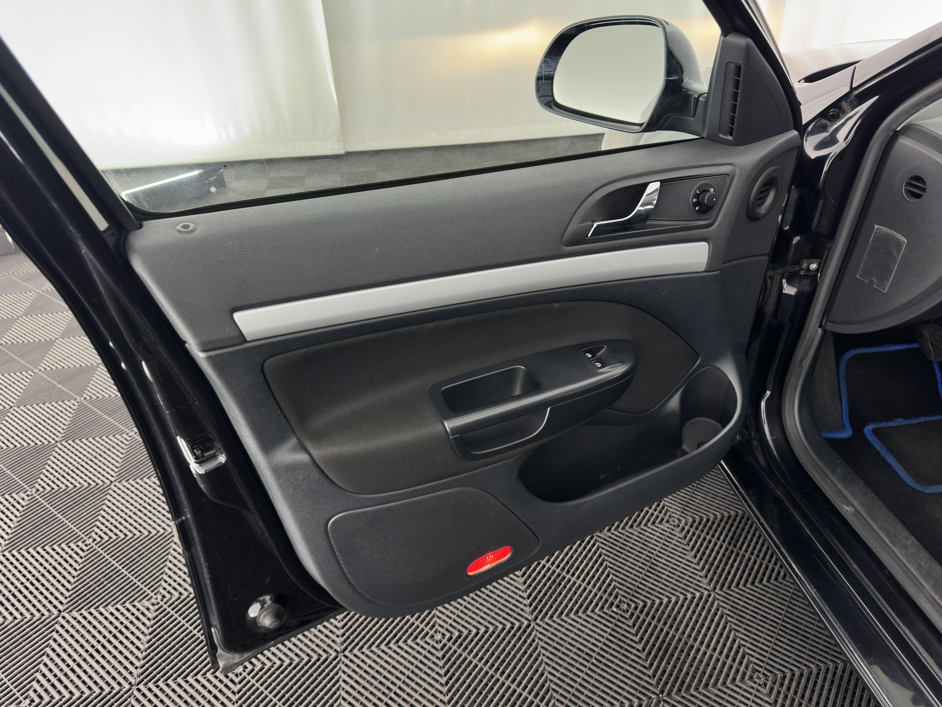 ŠKODA Octavia Combi 1.6 TDI Ambition Business Line Aut. *NAVI-FULLMAP | AIRCO | CRUISE | AMUNDSEN-AUDIO | PDC | COMFORT-SEATS | TOWBAR | 15''ALU*