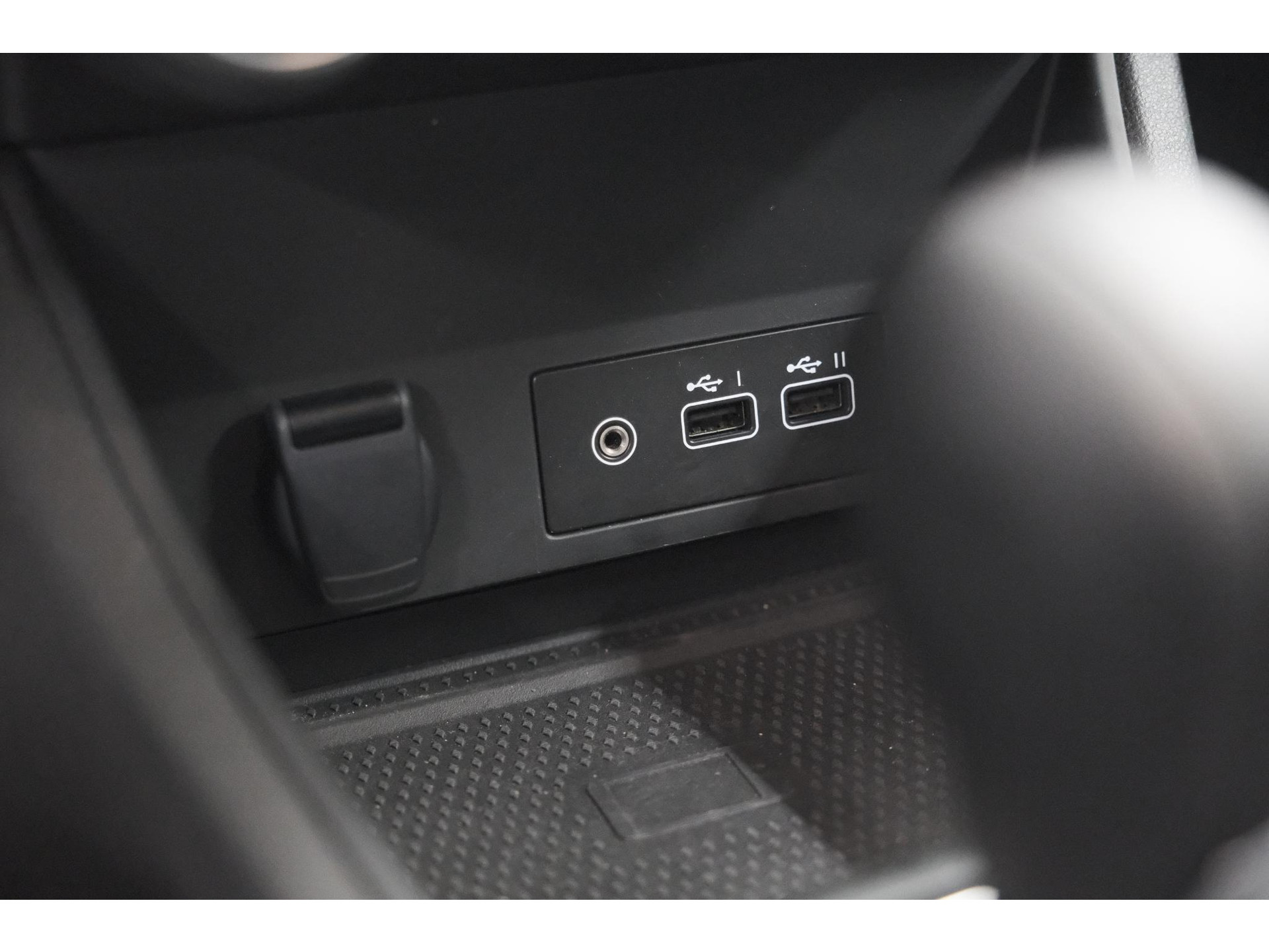 Renault Captur Mild Hybrid 140 EDC Techno | 360 Camera | 9.3 Inch Navigatie | Apple Carplay | 18 Inch Lichtmetalen Velgen