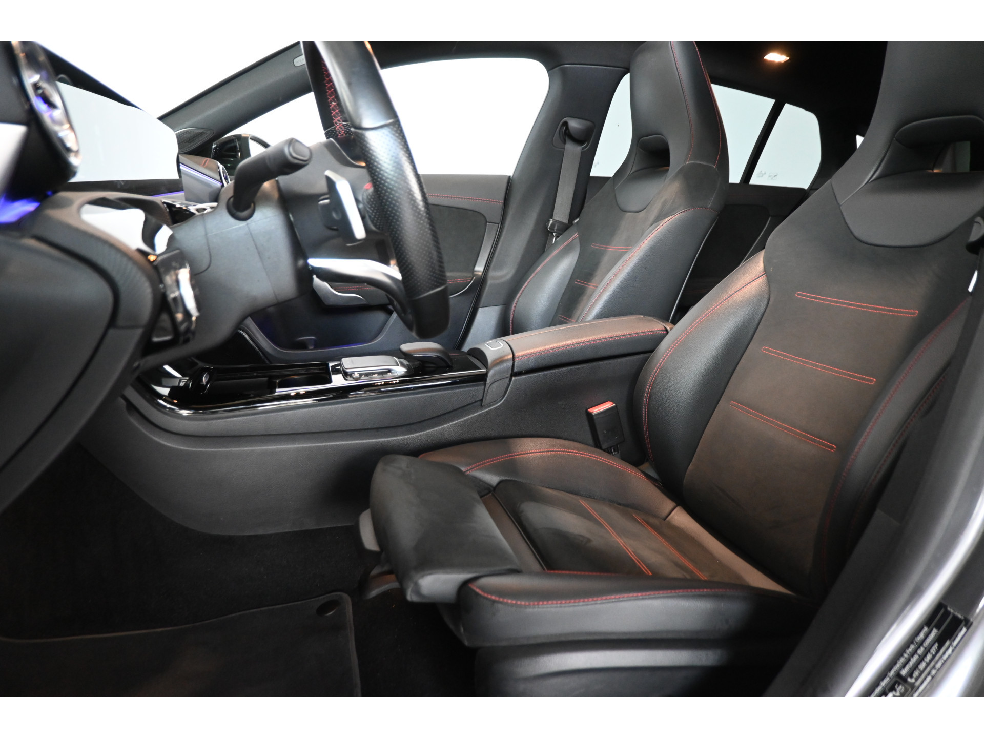 Mercedes-Benz CLA-klasse Shooting Brake 180 Automaat Business Solution AMG Clima Panoramadak Widescreen Sfeer LED Rijklaarprijs! Inruil Mogelijk!