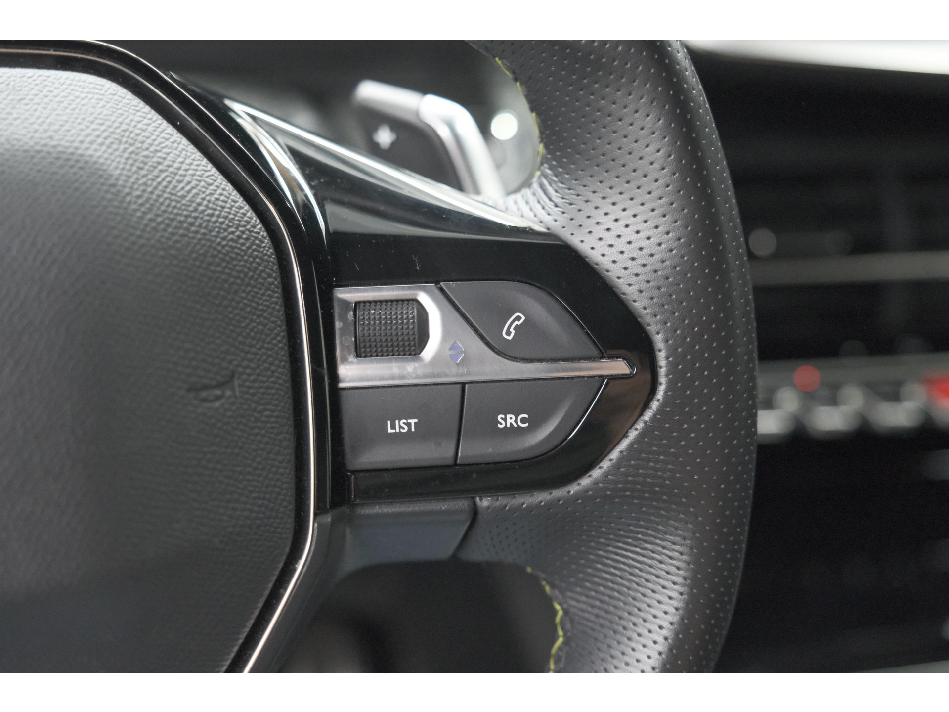 Peugeot 2008 PureTech 130 EAT8 GT | 360 Camera | Adaptieve Cruise Control | Dodehoekdetectie | Navigatie