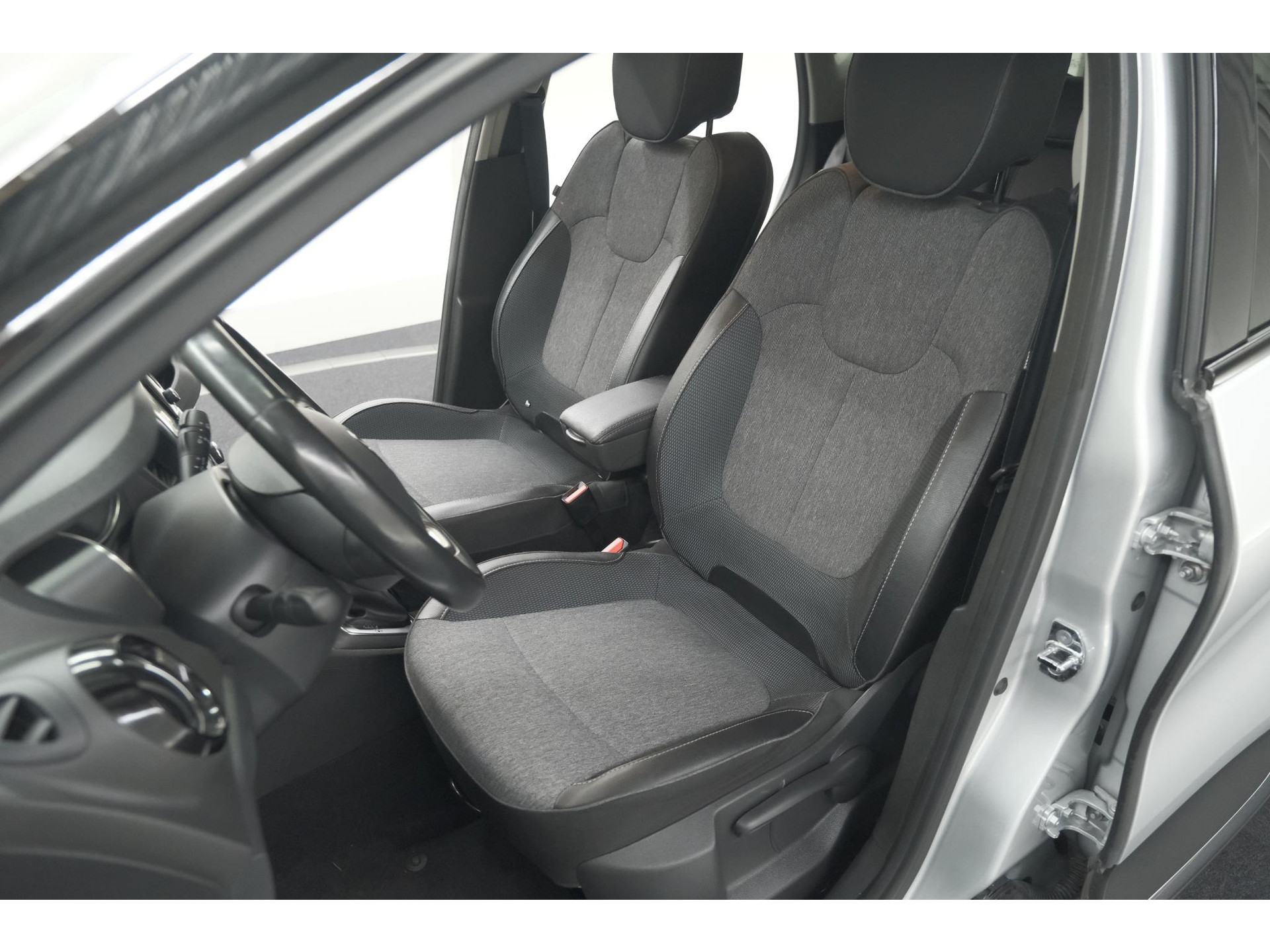 Renault Captur TCe 150 EDC Intens | Trekhaak | Navigatie | Parkeersensoren