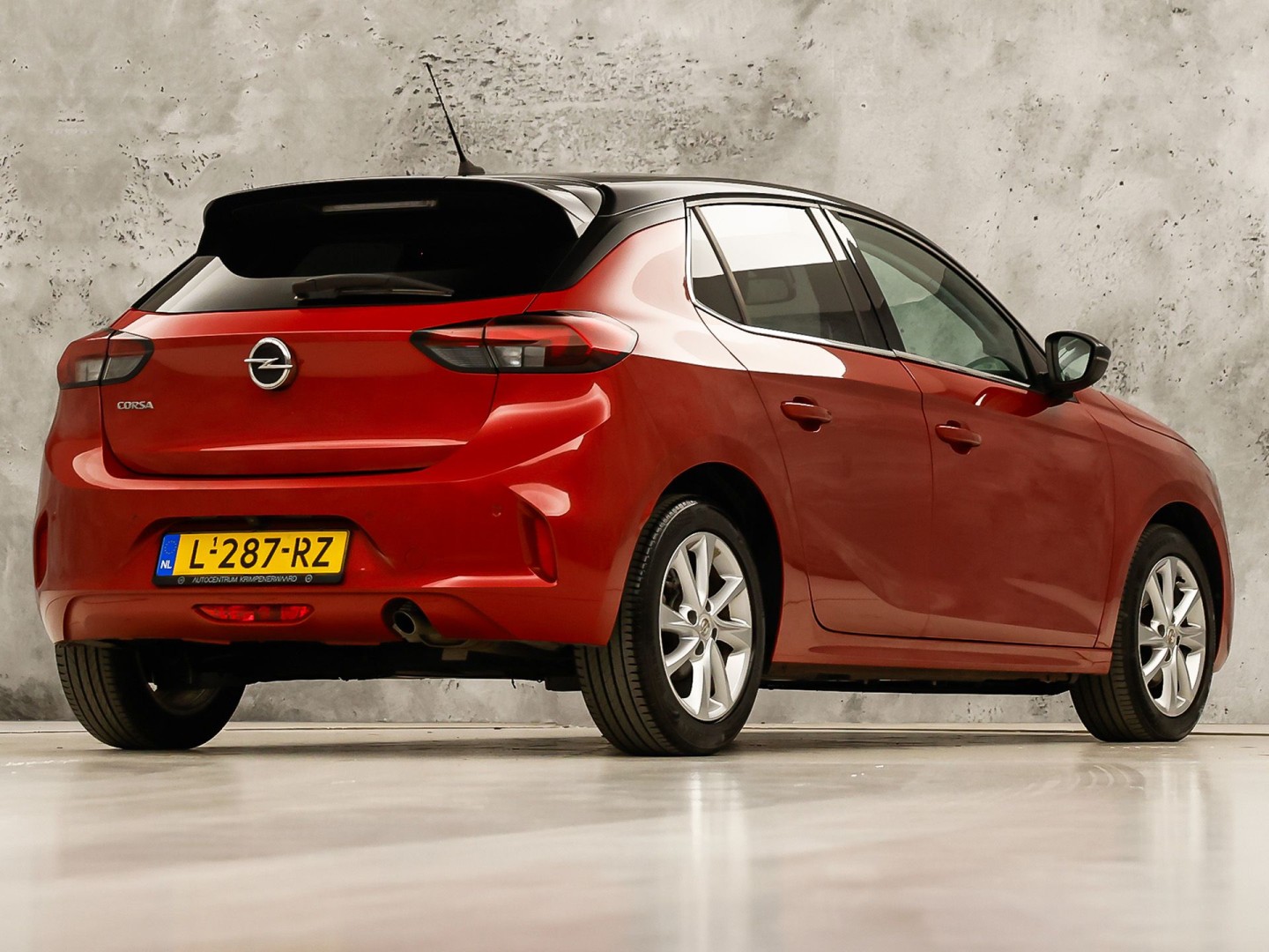 Opel Corsa 1.2 Elegance Sport Automaat (VIRTUAL COCKPIT, APPLE CARPLAY, GROOT NAVI, 360 CAMERA, SPORTSTOELEN, GETINT GLAS, LM VELGEN, LEDER STUURWIEL, NIEUWSTAAT)