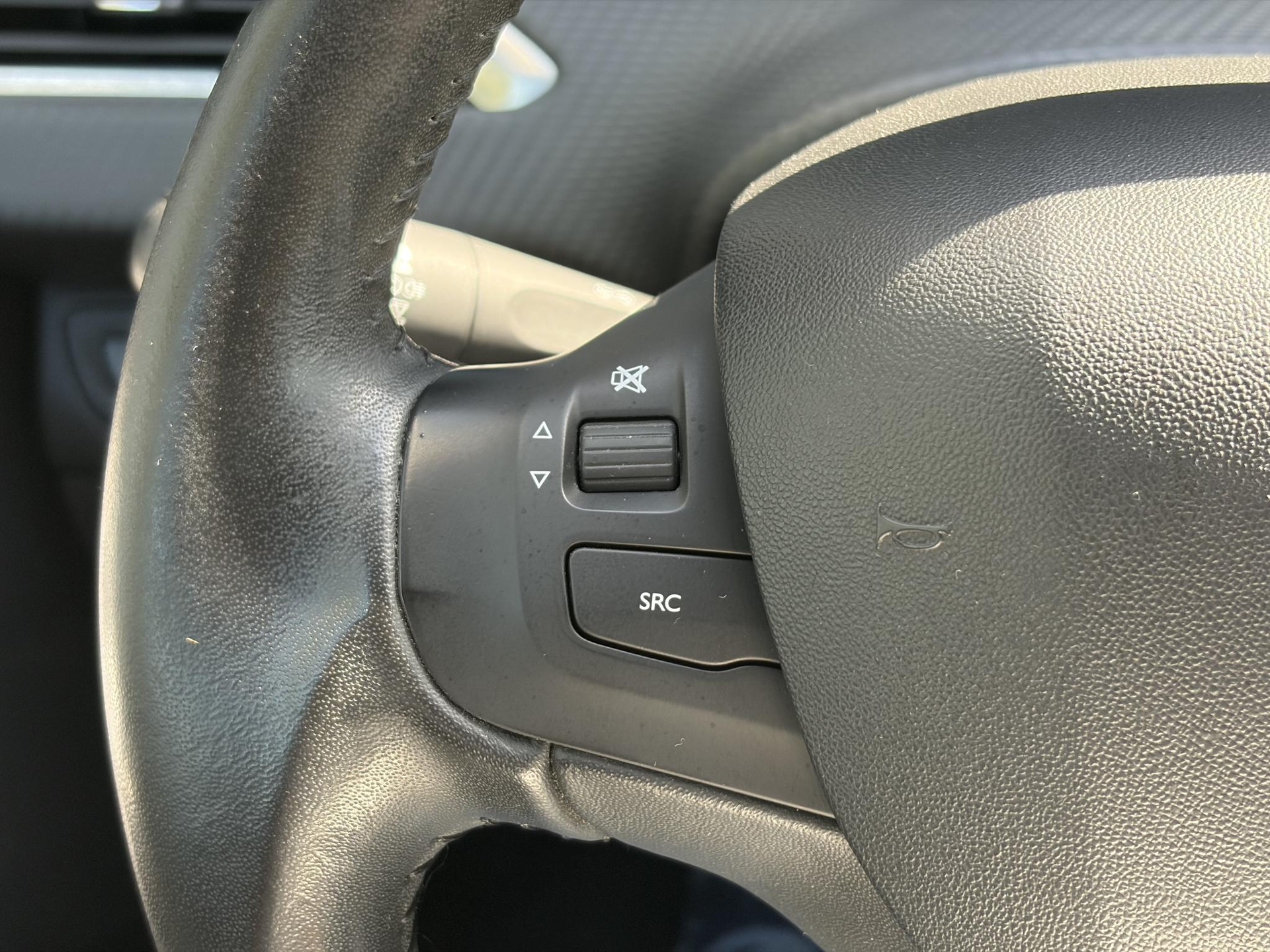 Peugeot 2008 1.2 PureTech Active 110pk,Dealer Onderhouden,Navi,Carplay,Airco,Cruise,Pdc,N.A.P,Apk tot 05-2027