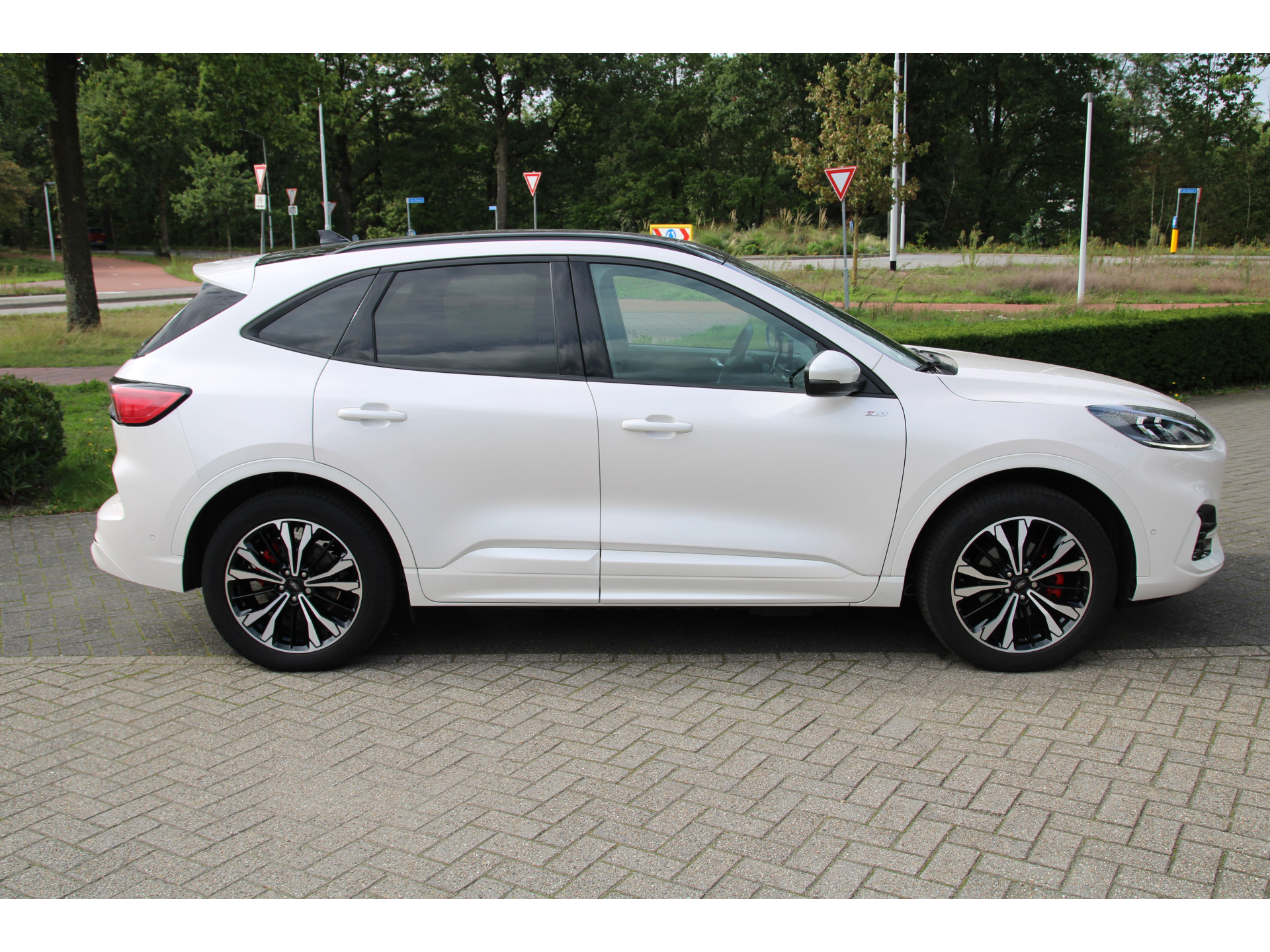 Ford Kuga 2.5 PHEV 225 PK AUTOMAAT ST-Line X TREKHAAK | PANORAMADAK | 19-INCH