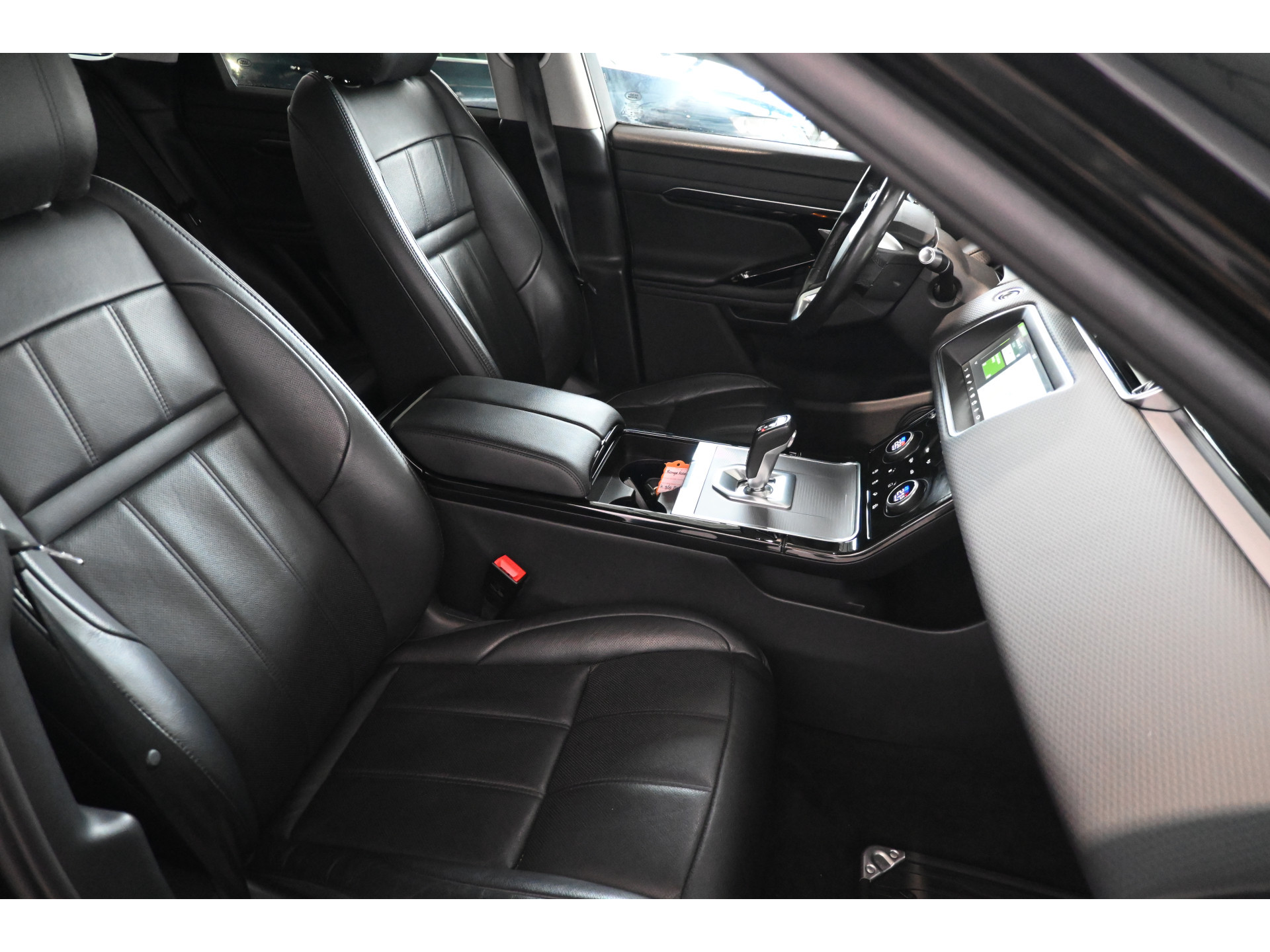 Land Rover Range Rover Evoque 2.0 P200 AWD Automaat Navigatie Leder Stoel/Stuur verwarming Rijklaarprijs Inruil Mogelijk!