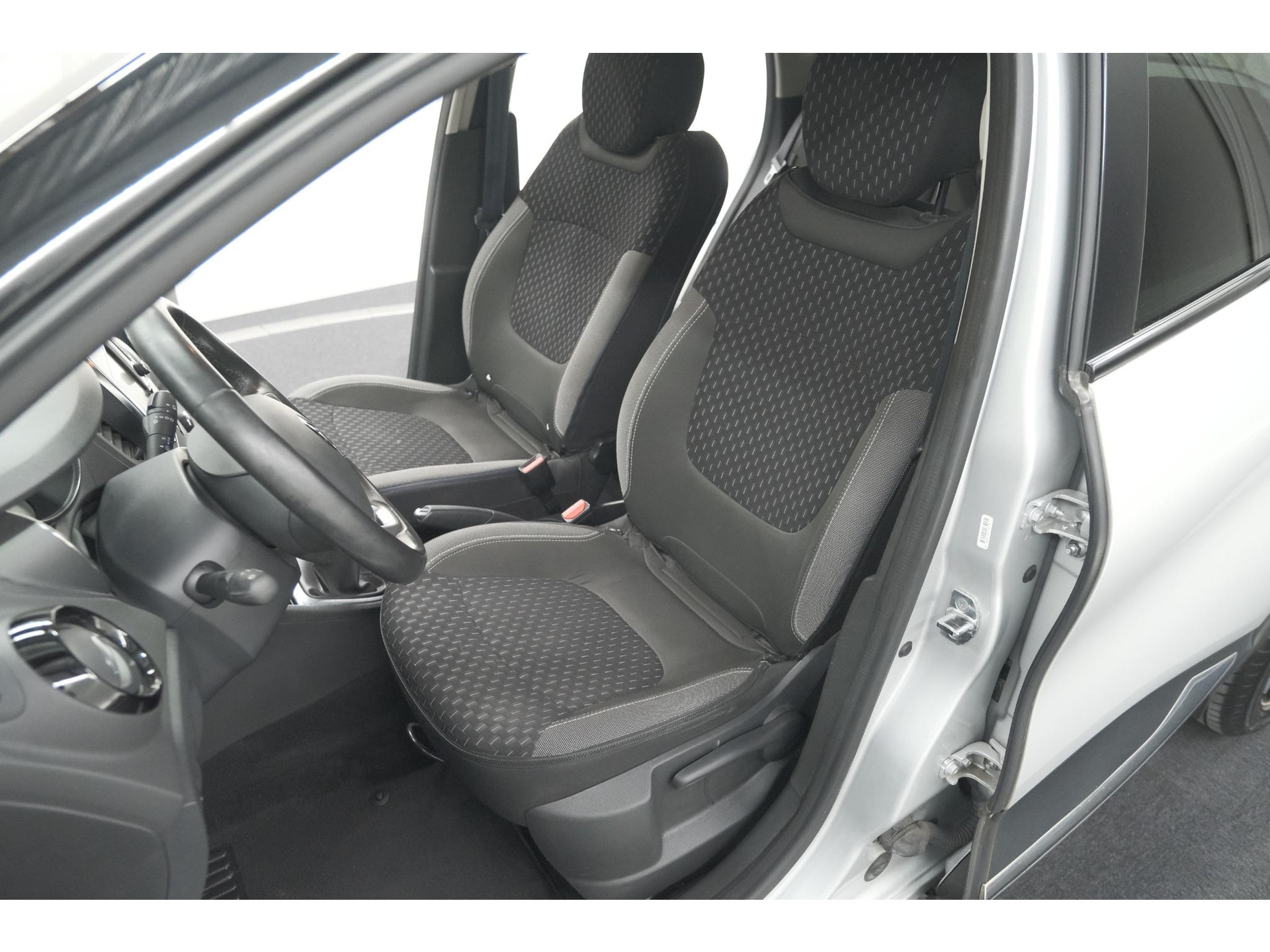 Renault Captur TCe 90 Intens | Camera | Dodehoekdetectie | Navigatie | Parkeersensoren