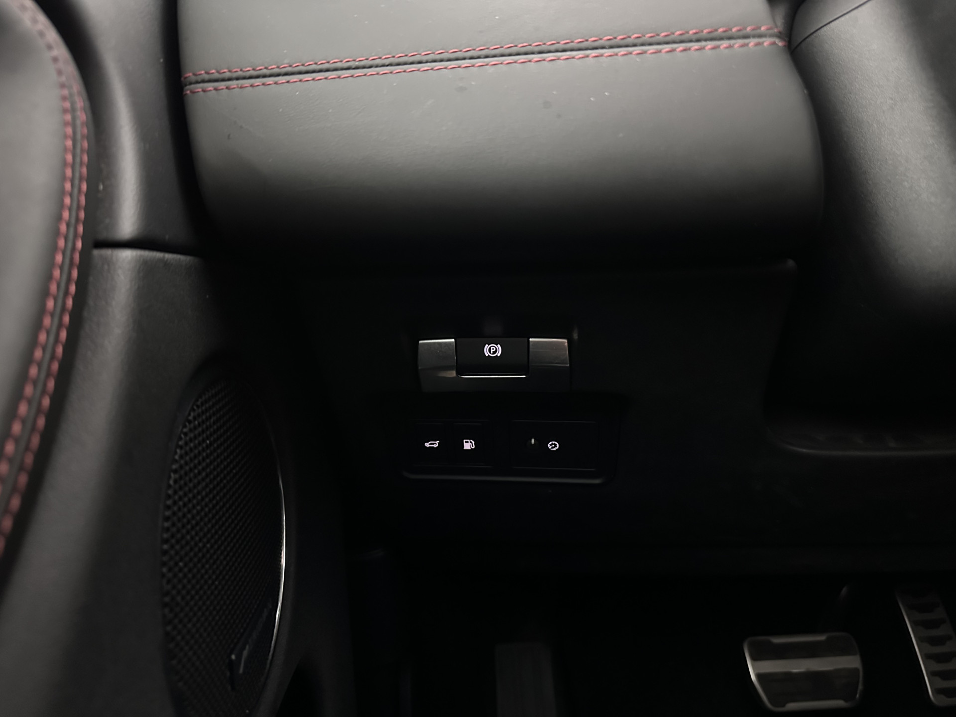 Land Rover Discovery Sport P300e 1.5 R-Dynamic HSE Black Exterior Pack AWD (Plug-in) (INCL-BTW) *LEATHER | FULL-LED | DIGI-COCKPIT | MERIDIAN-AUDIO | BLINDSPOT | KEYLESS | SHIFTPADDLES | PRIVACYGLASS | NAVI-FULLMAP | ECC | MEMORY-PACK | PDC | CRUISE | 20'