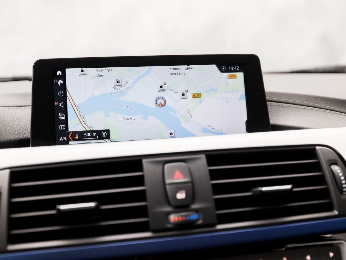 BMW 3 Serie 320i M Sport High Executive 184Pk Automaat (GROOT NAVI, DEALER ONDERHOUDEN, CLIMATE, LEDER, STOELVERWARMING, SPORTSTOELEN, PARKEERSENSOREN, GETINT GLAS, NIEUWSTAAT)