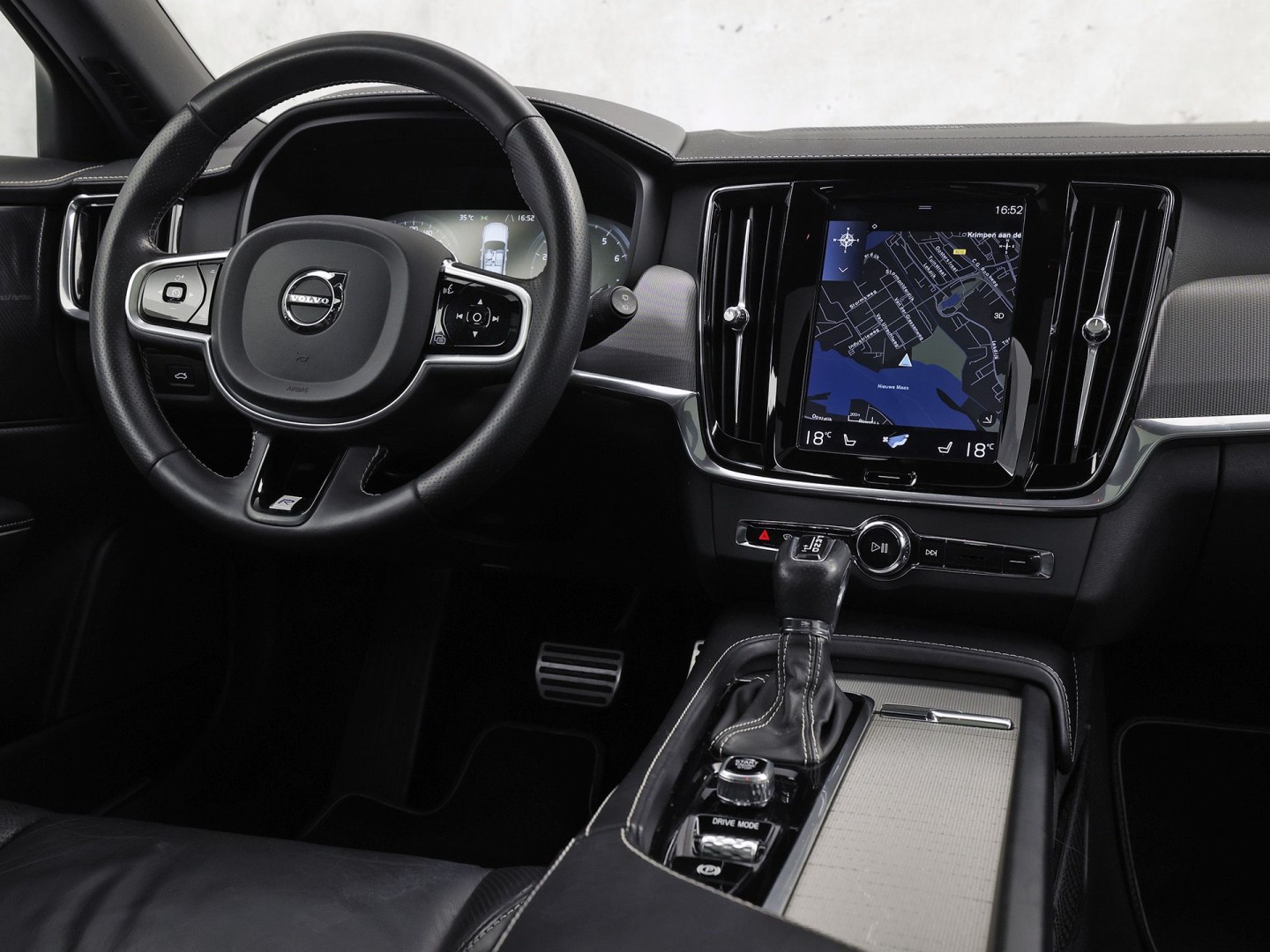 Volvo V90 2.0 T4 R-Design Automaat 190Pk (PANORAMADAK, HARMAN/KARDON, MEMORY SEATS, APPLE CARPLAY, GETINT GLAS, CAMERA, STOELVERWARMING, LEDER, NIEUWE APK, NIEUWSTAAT)