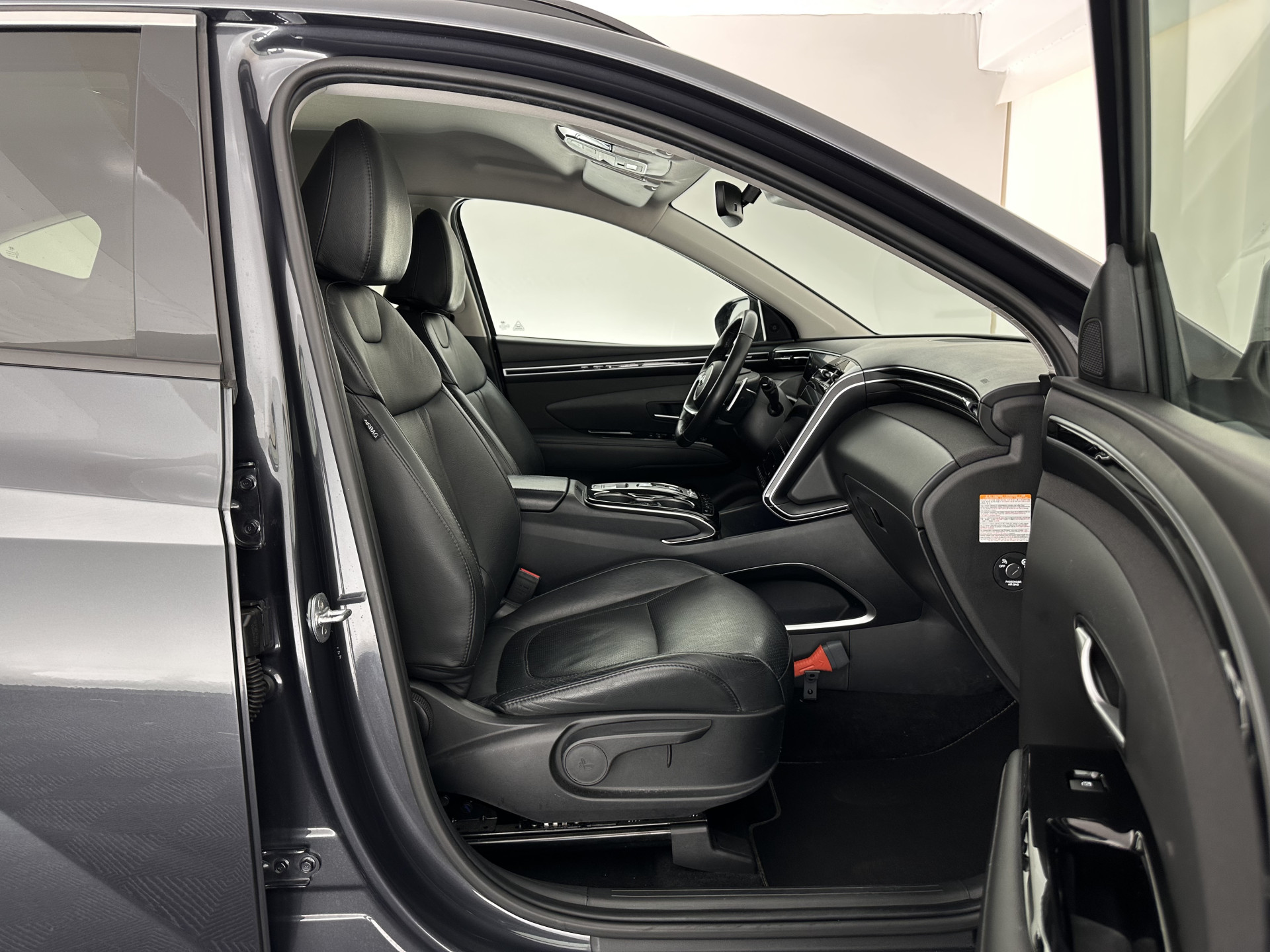 Hyundai Tucson 1.6 T-GDI PHEV Comfort Smart 4WD (INCL.BTW) *LEATHER | FULL-LED | ADAPTIVE-CRUISE | HEATED-COMFORTSEATS | KEYLESS | CAMERA | DIGI-COCKPIT | PRIVACY-GLASS | SHIFT-PADDLES | ECC | PDC | 19''ALU*