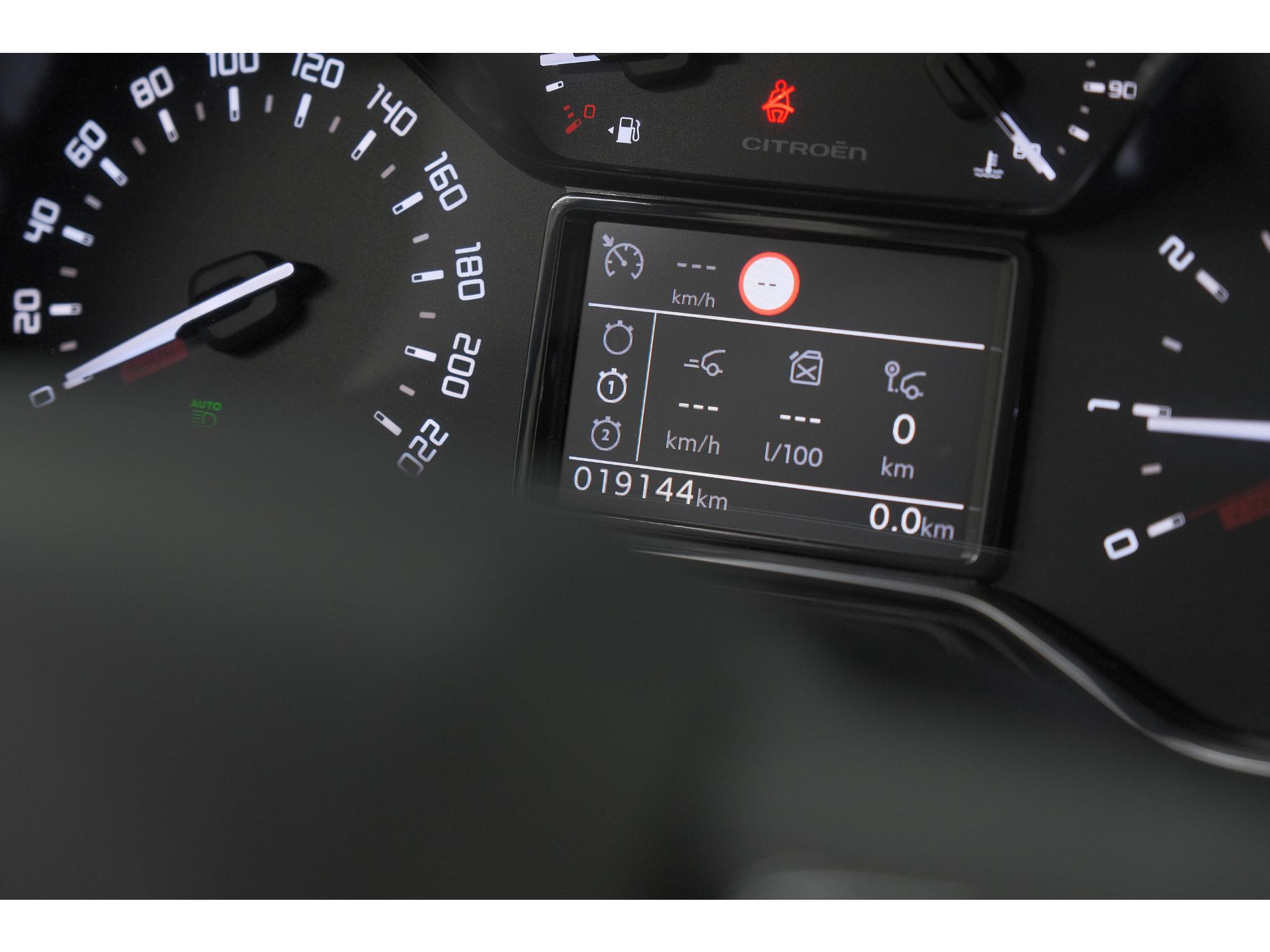 Citroen C3 Aircross PureTech 130 EAT6 Shine | Parkeersensoren | Apple Carplay | Stoelverwarming