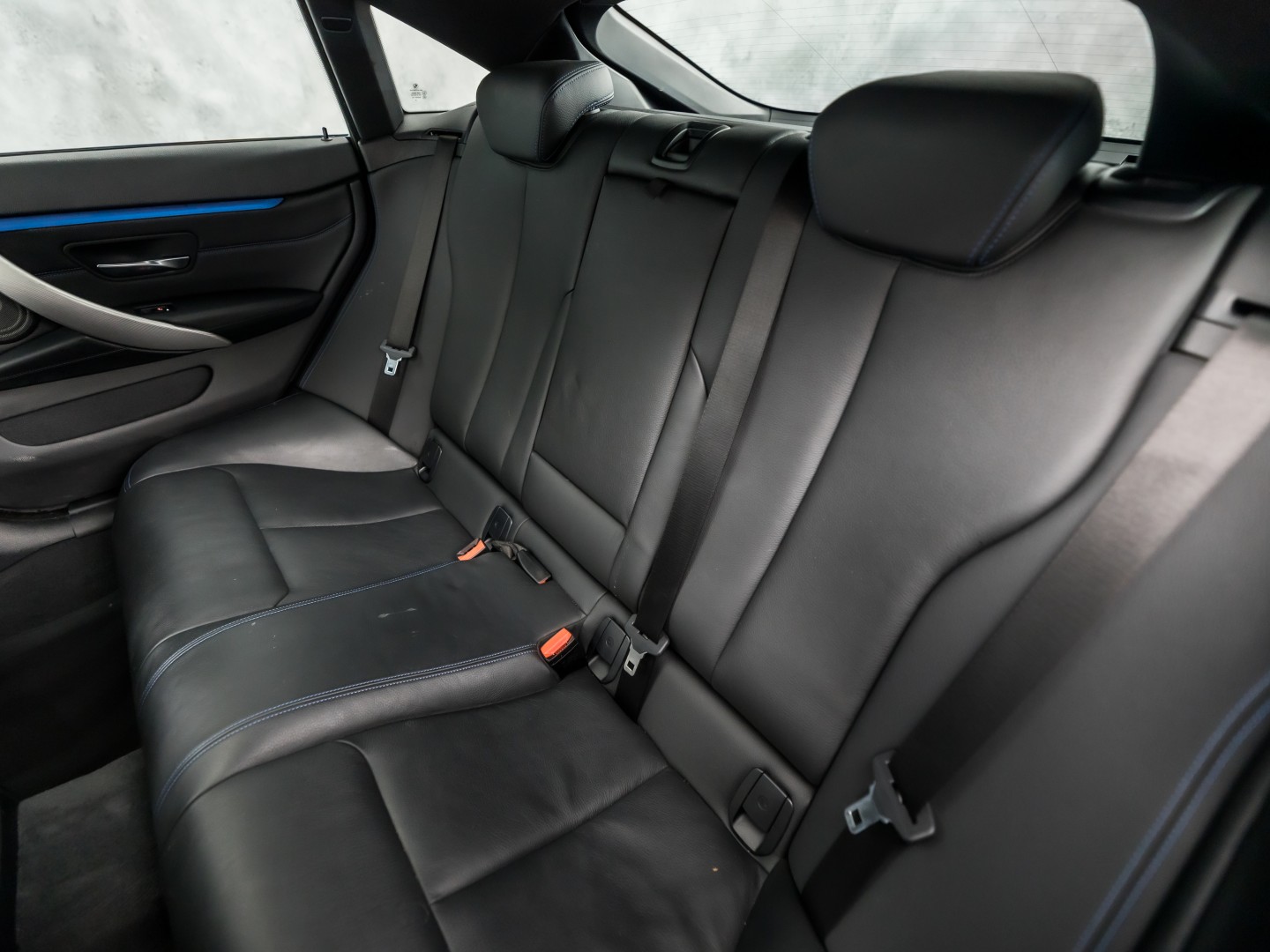 BMW 4-serie Gran Coupé 418i M Sport Automaat (SCHUIFDAK, M PAKKET, GROOT NAVI, HARMAN/KARDON, STOELVERWARMING, GETINT GLAS, SPORTSTOELEN, PARKEERSENSOREN, NIEUWE APK, NIEUWSTAAT)