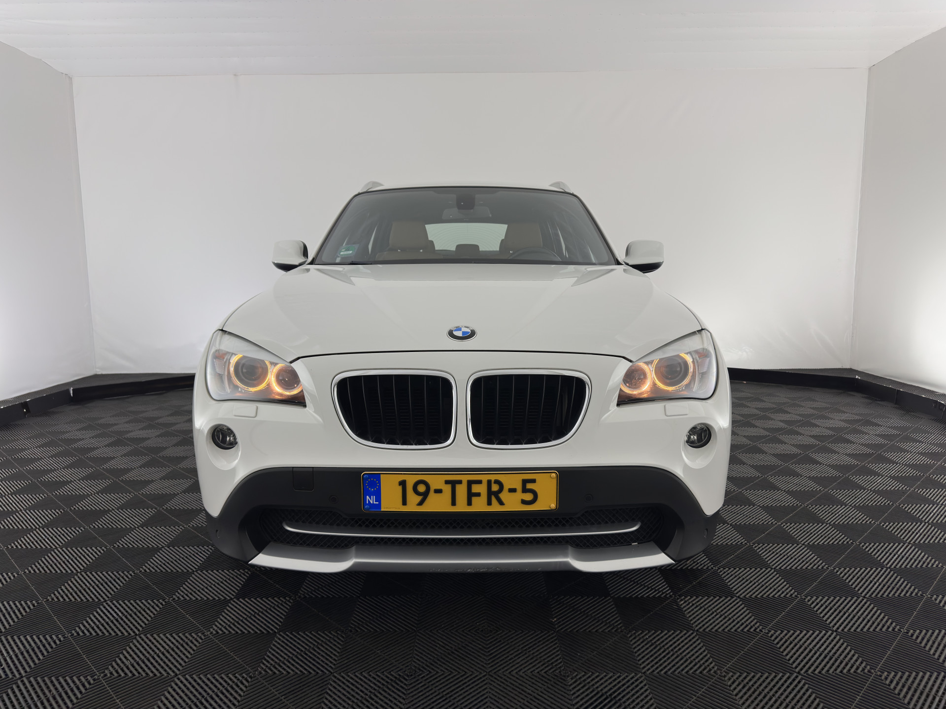 BMW X1 sDrive20i Business Aut. *LUXURY-LEATHER | XENON | HEATED-COMFORTSEATS | NAVI-FULLMAP | ECC | PDC | CRUISE | 18''ALU*